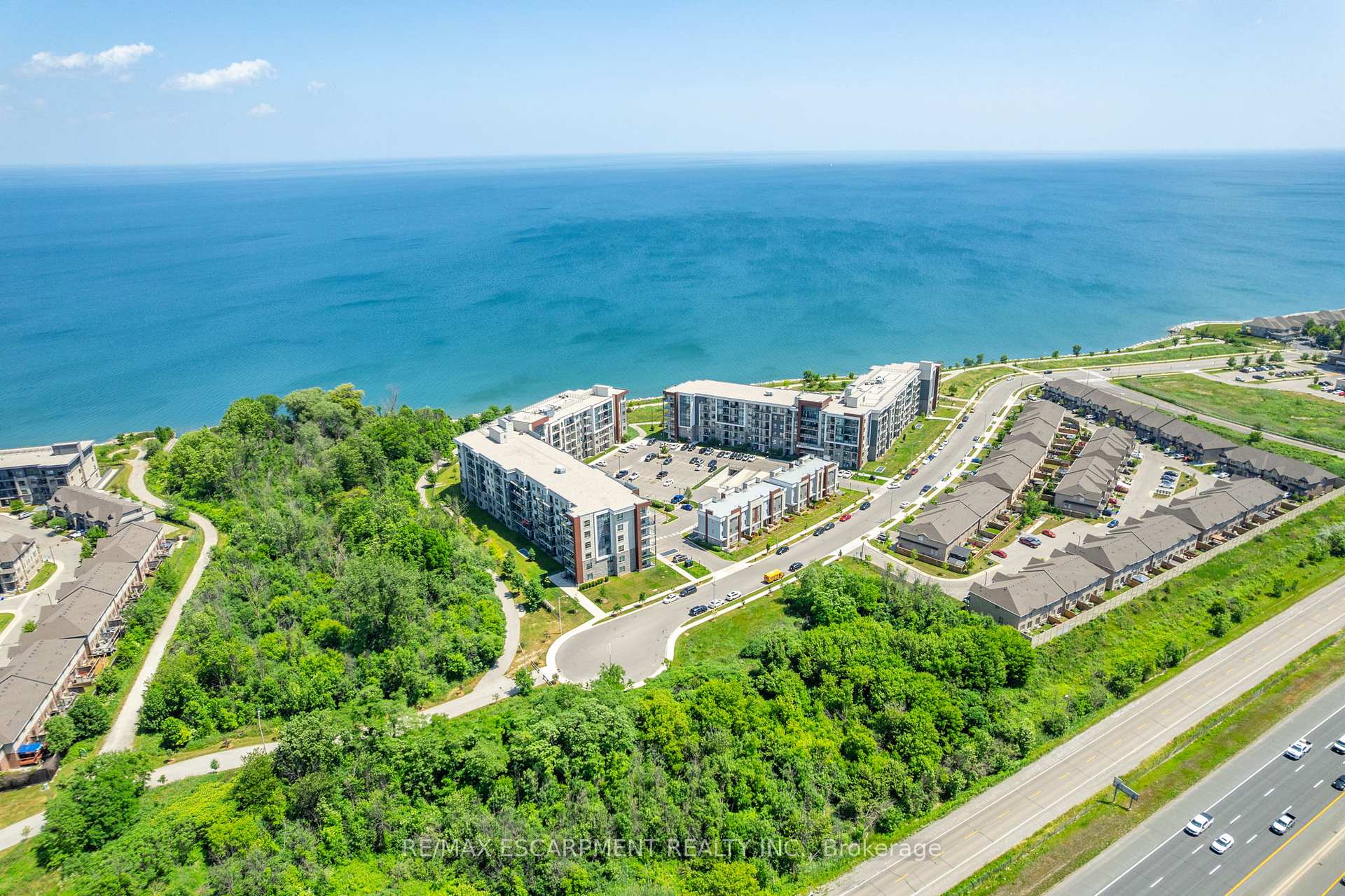 2 Bedrooms Condo at 125 Shoreview, Hamilton For sale