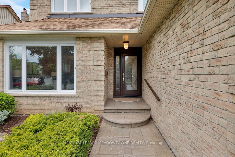521 Vanier Drive, Milton, ON L9T 4S3