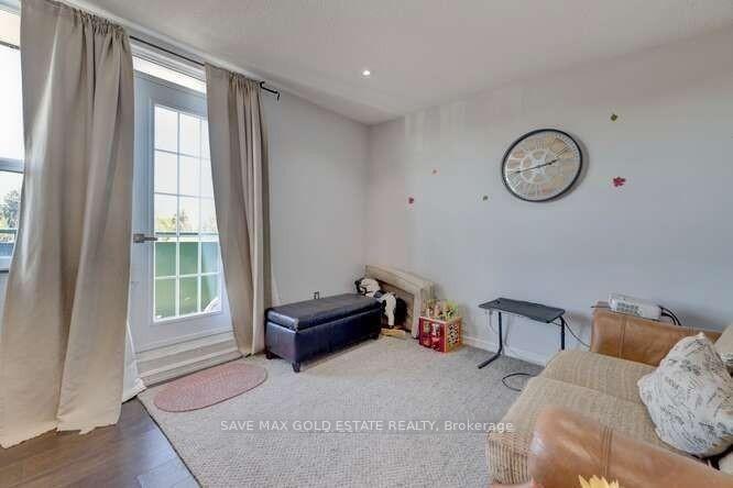 3 Bedrooms Condo at 49 Queen, Mississauga For sale