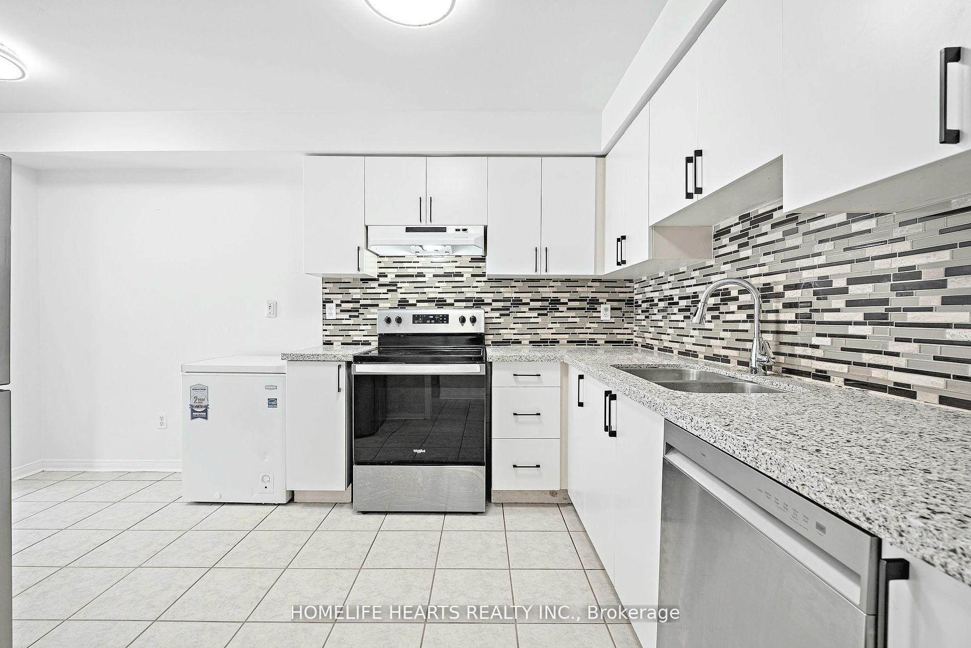 3 Bedrooms Condo at 525 Novo Star, Mississauga For sale