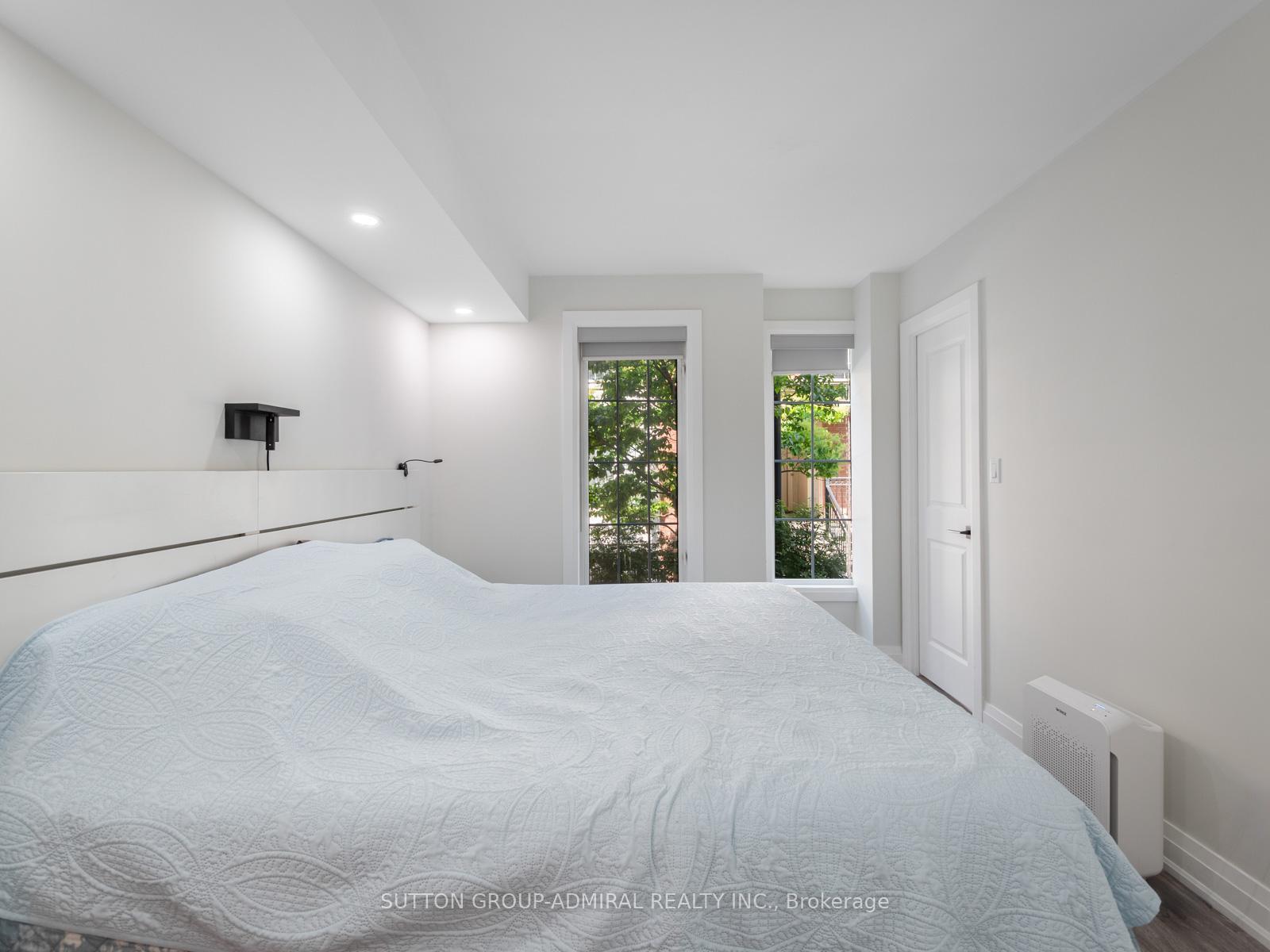 2 Bedrooms Condo at 5 Everson, Toronto For sale