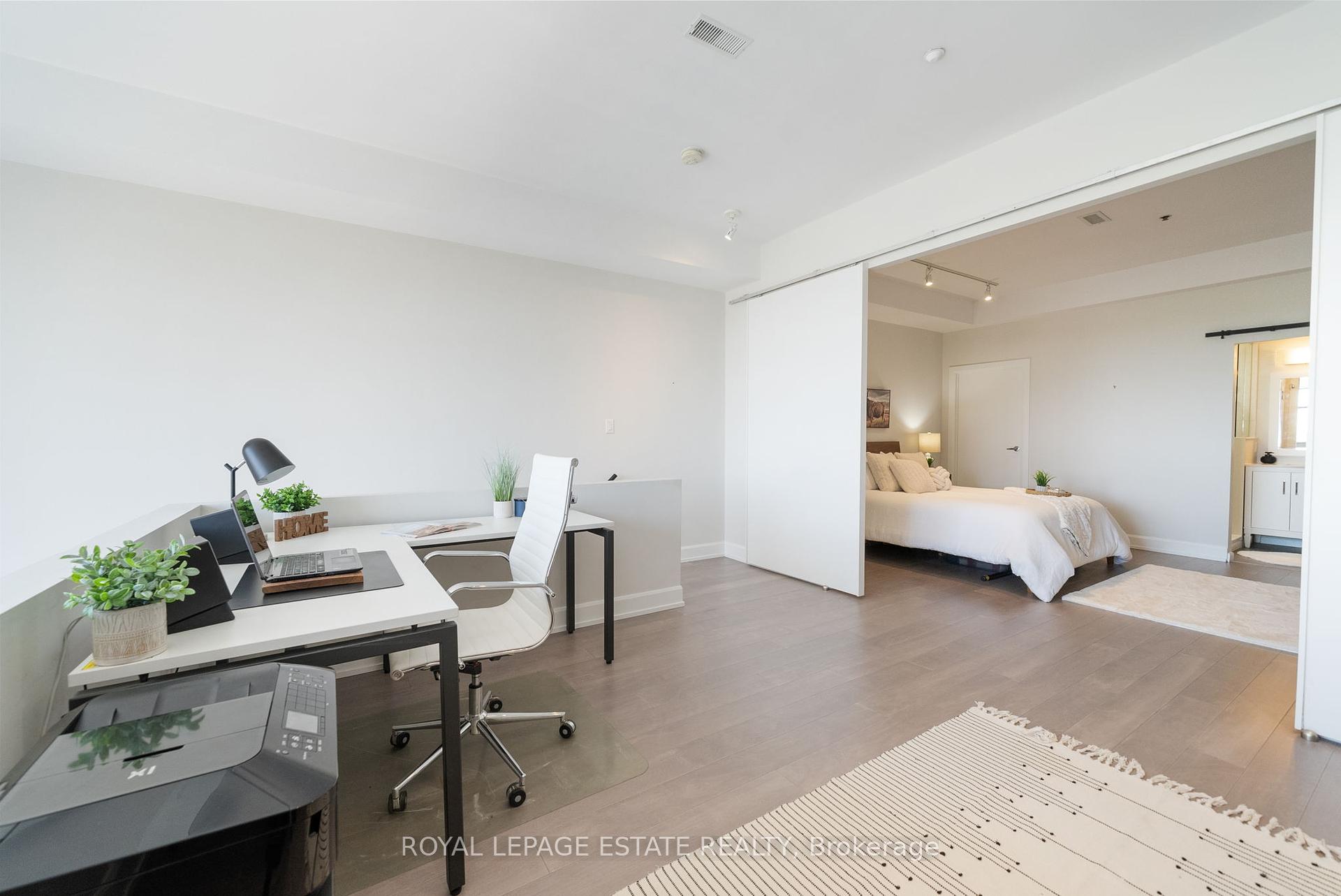 2 Bedrooms Condo at 160 Fallingbrook, Toronto For sale