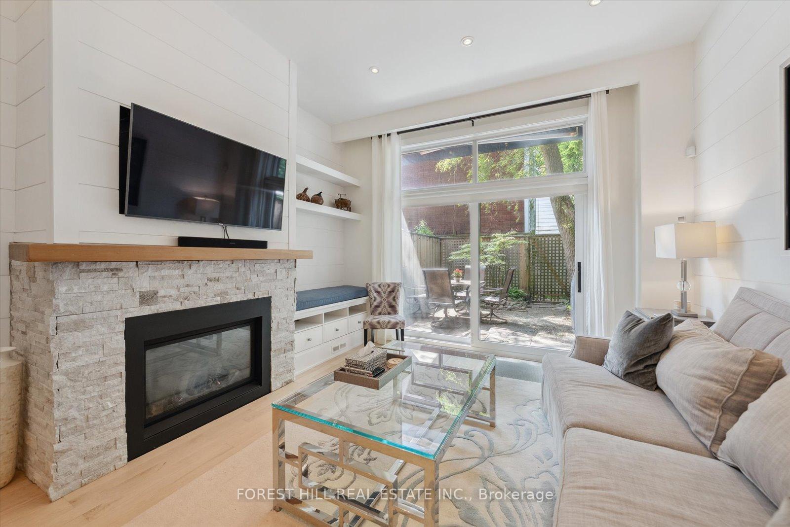3 Bedrooms Condo at 10 Buller, Toronto For sale