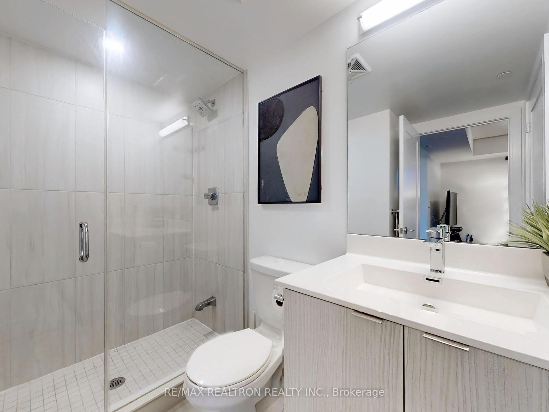 2 Bedrooms Condo at 225 Village Green, Toronto For sale