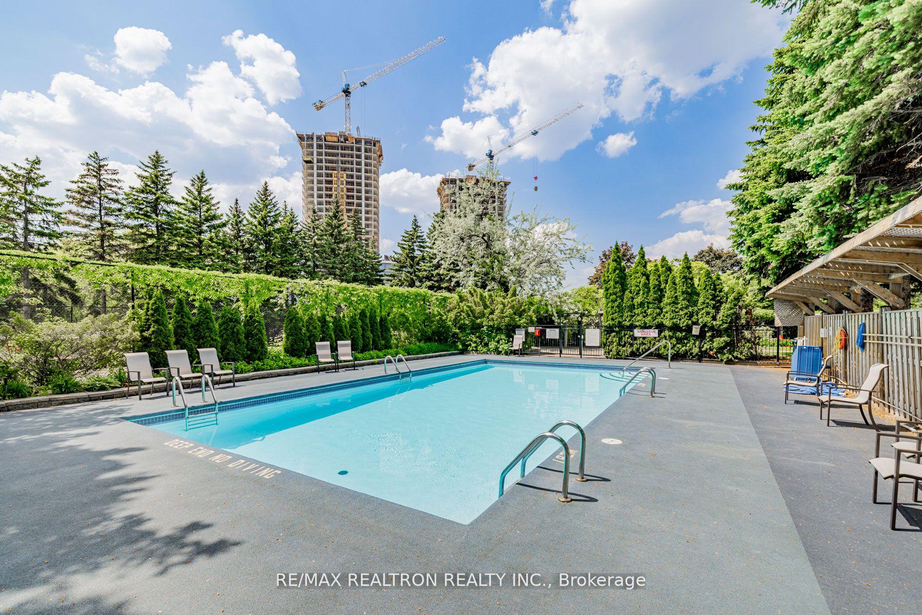 2 Bedrooms Condo at 7440 Bathurst,  Vaughan For sale