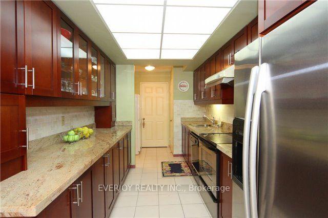 3 Bedrooms Condo at 211 St Patrick,  Toronto For sale