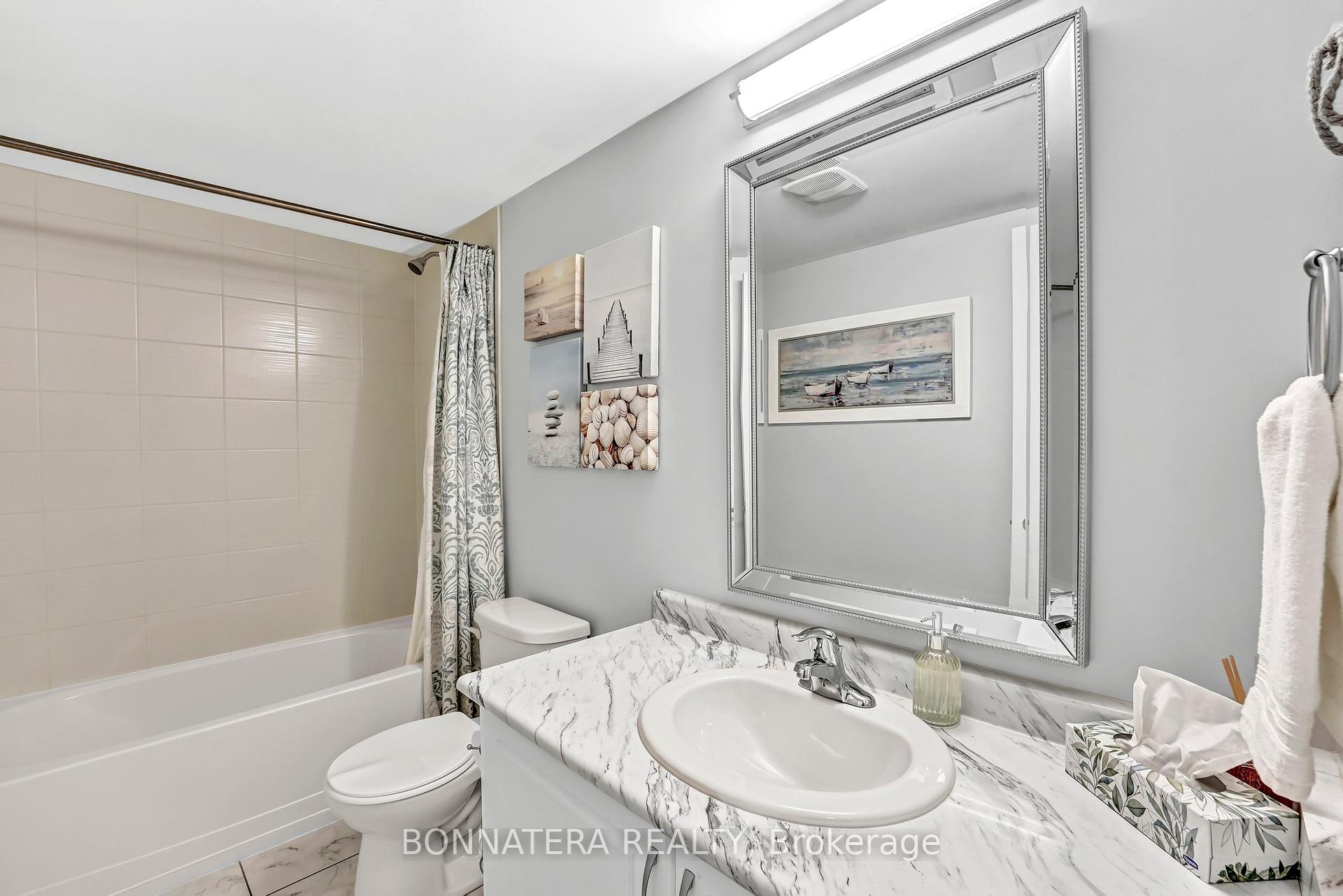 4 Bedrooms Condo at 10 Augustus, Toronto For sale