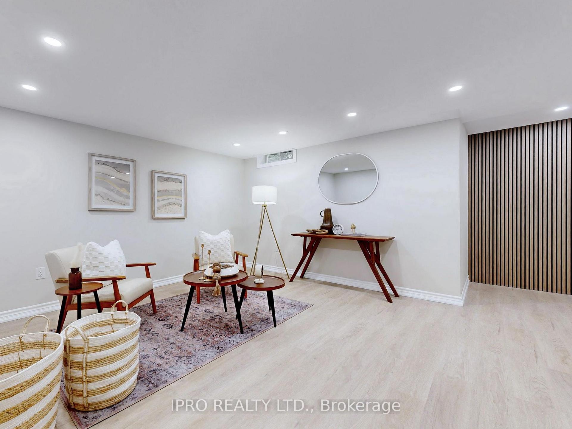 4 Bedrooms Condo at 61 Plum Tree, Toronto For sale