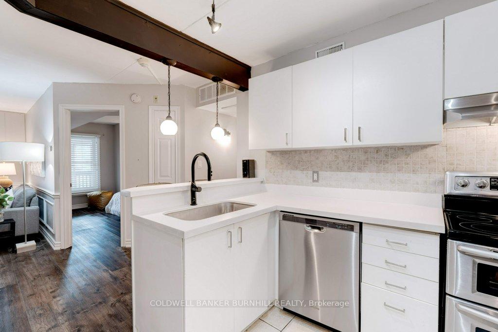 2 Bedrooms Condo at 2040 Cleaver,  Burlington For sale