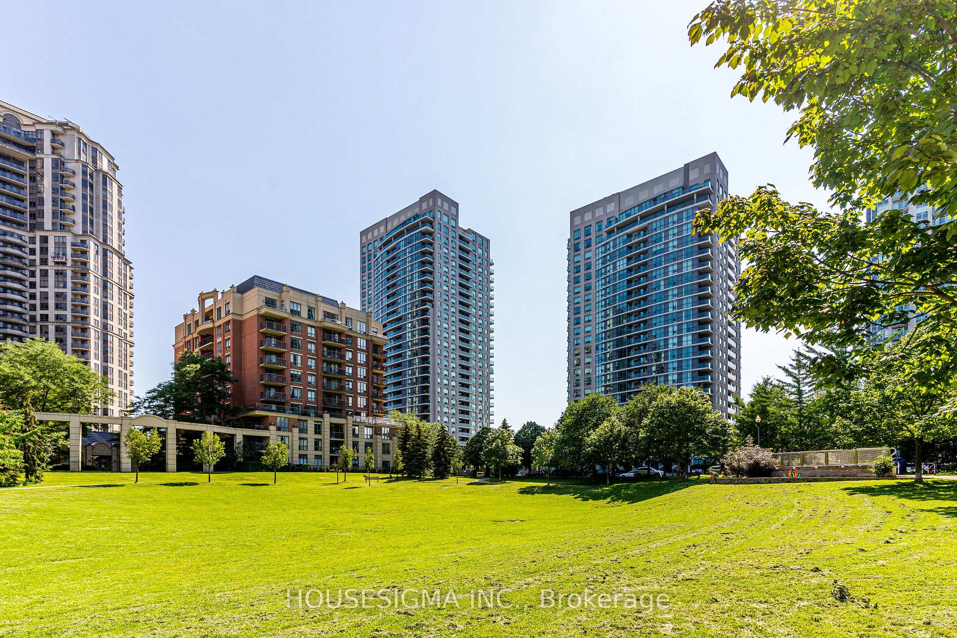 2 Bedrooms Condo at 28 Harrison Garden, Toronto For sale