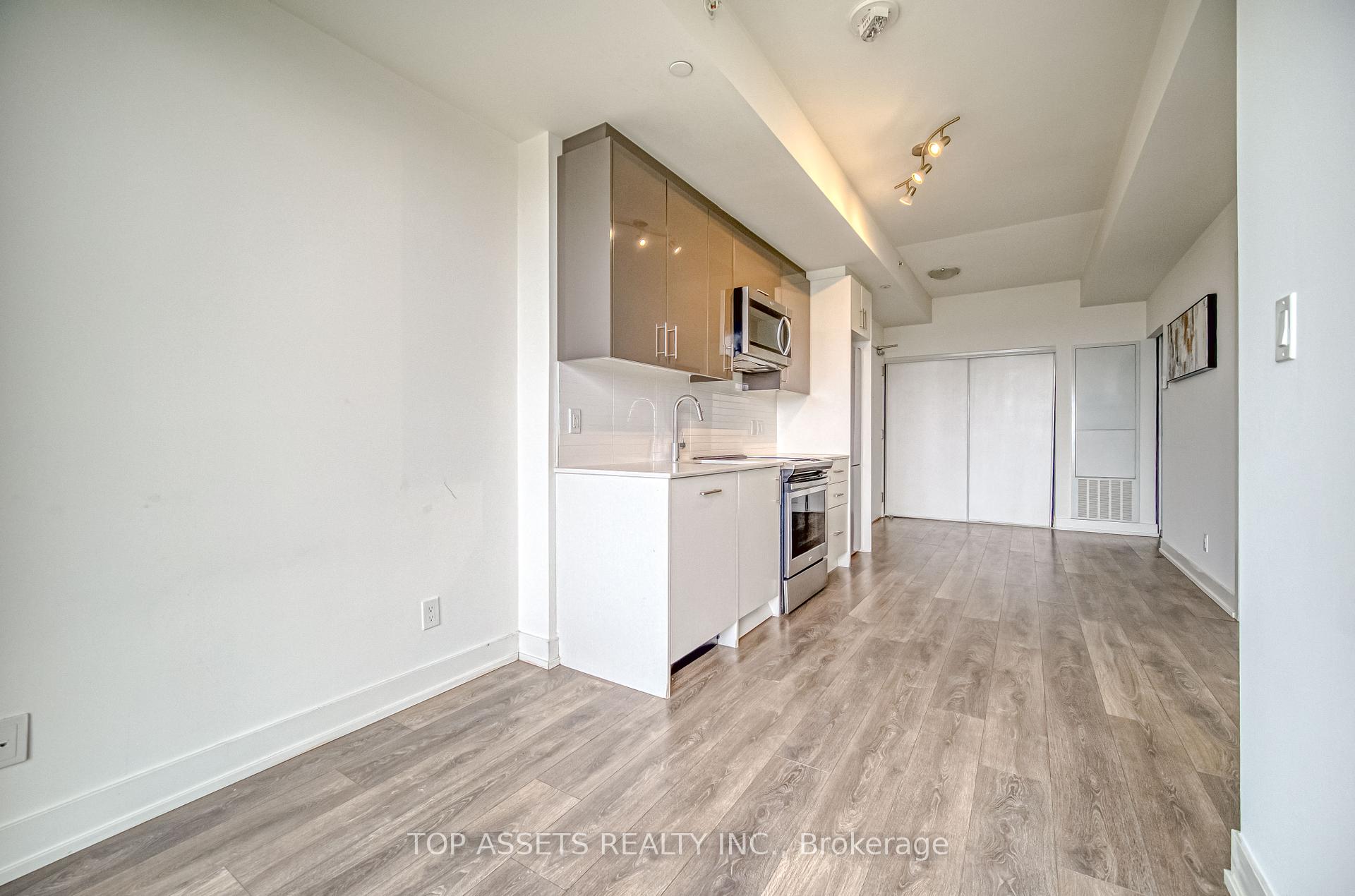 2 Bedrooms Condo at 180 Fairview Mall, Toronto For sale