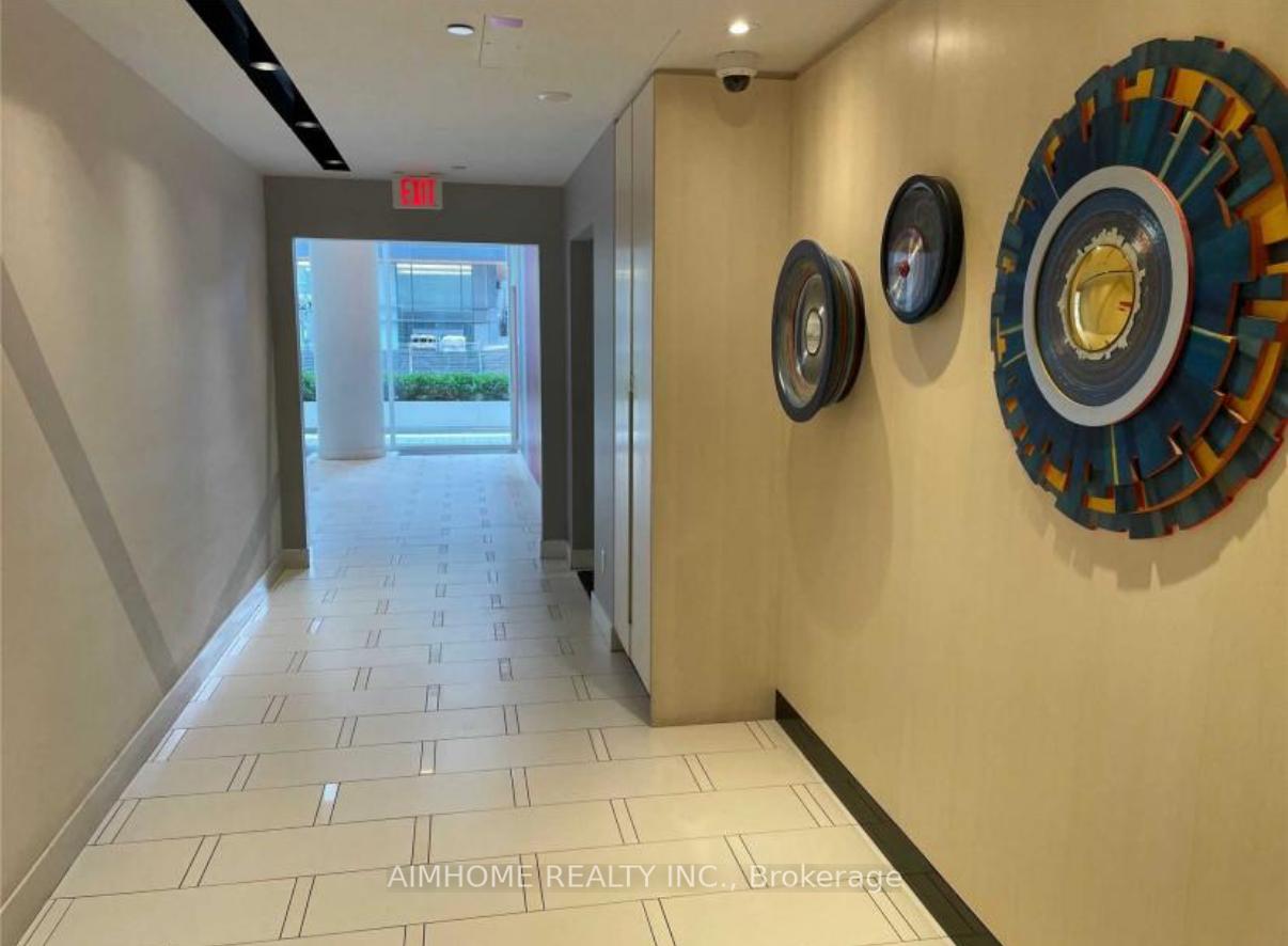 2 Bedrooms Condo at 30 Roehampton, Toronto For sale