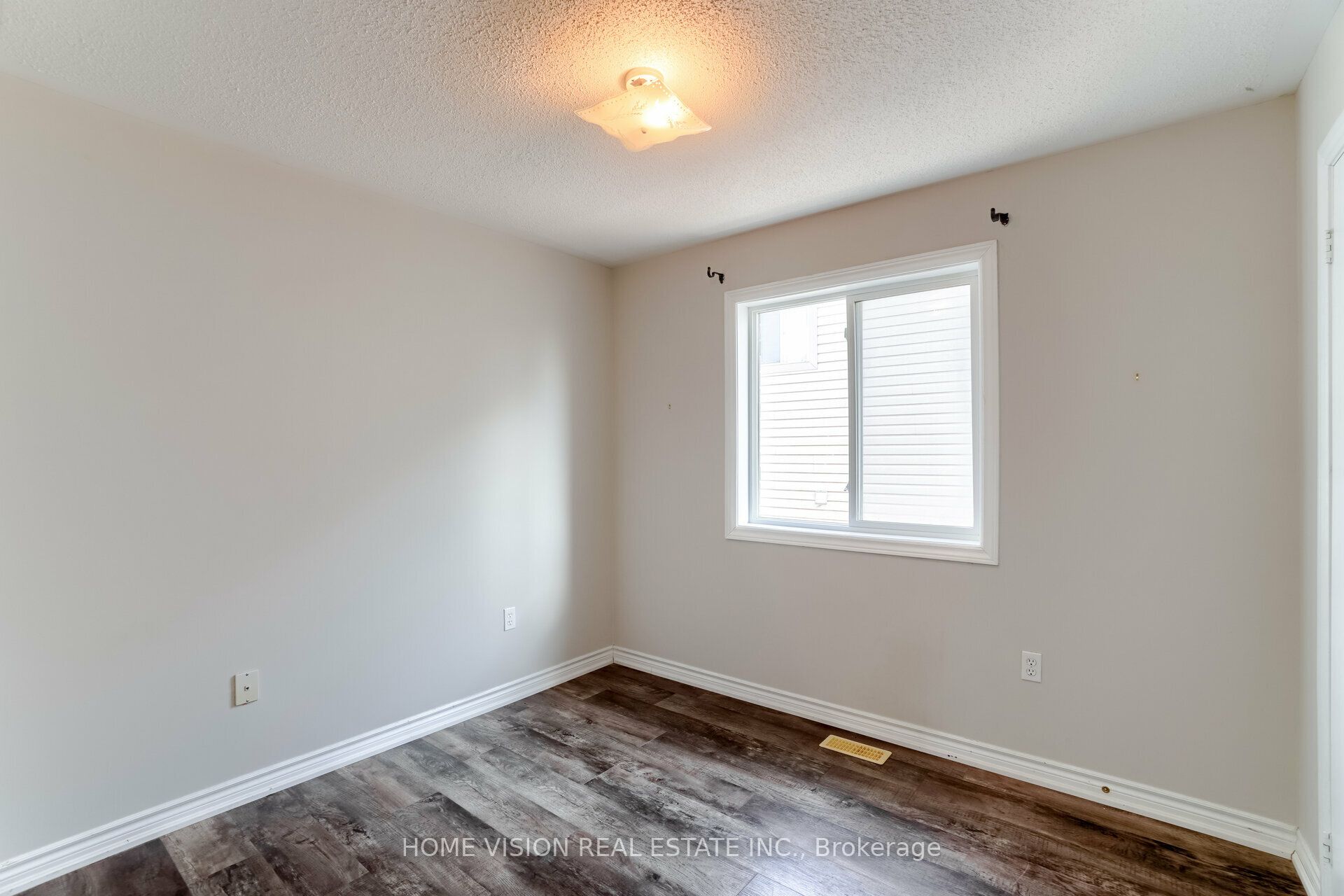 1433 Springwater Crescent E, #Lower Unit