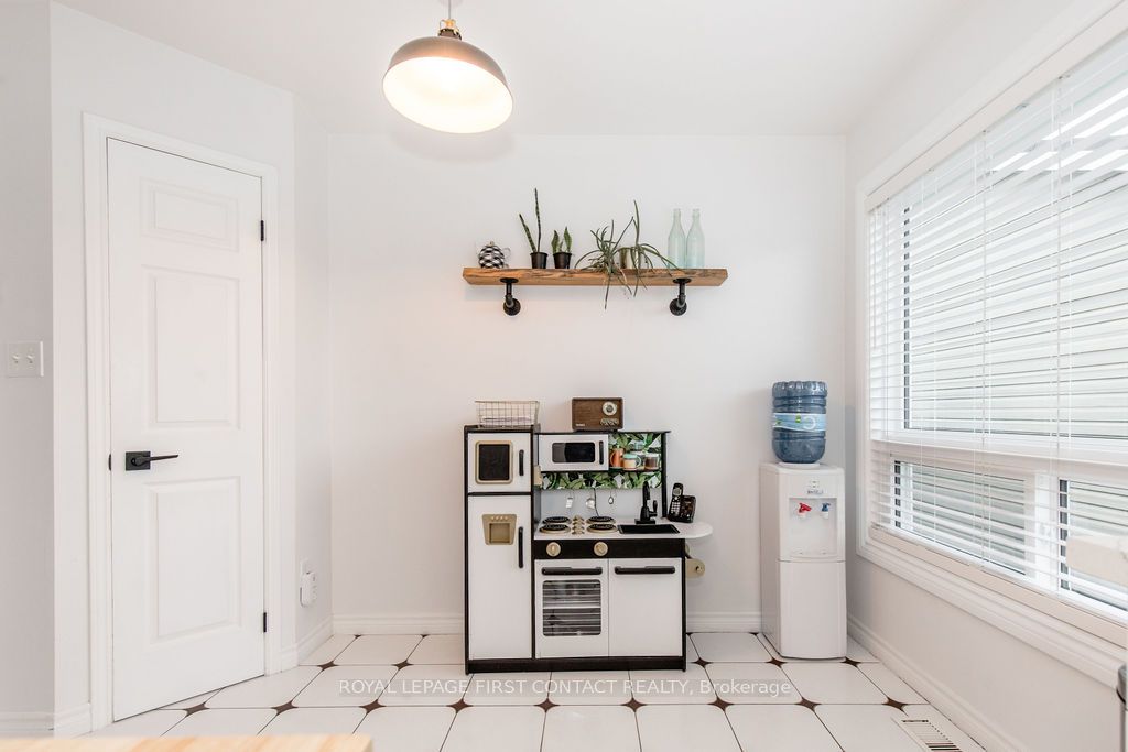 782 Chestnut Street, Innisfil, ON L9S 2H9