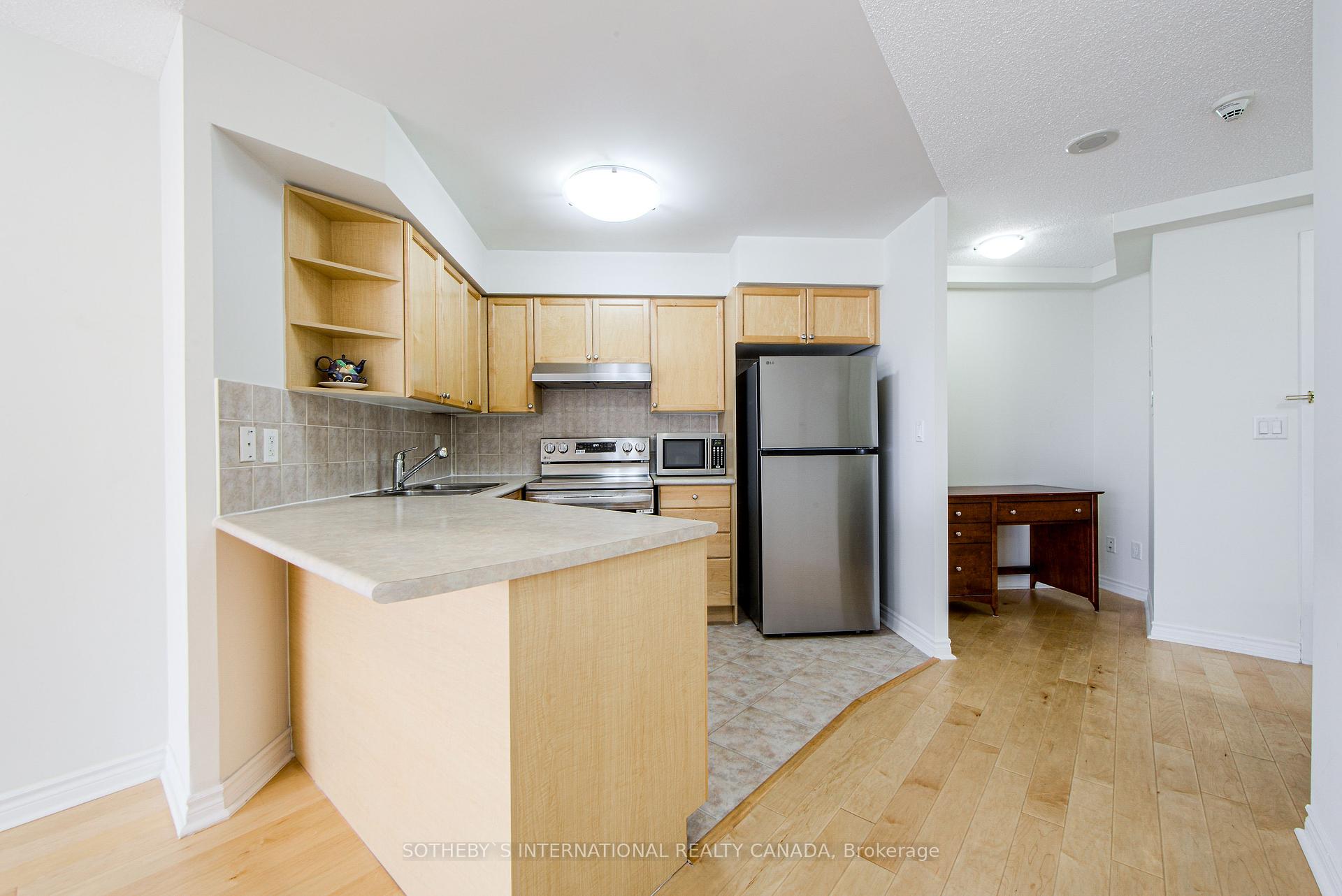 3 Bedrooms Condo at 3888 Duke Of York,  Mississauga For sale
