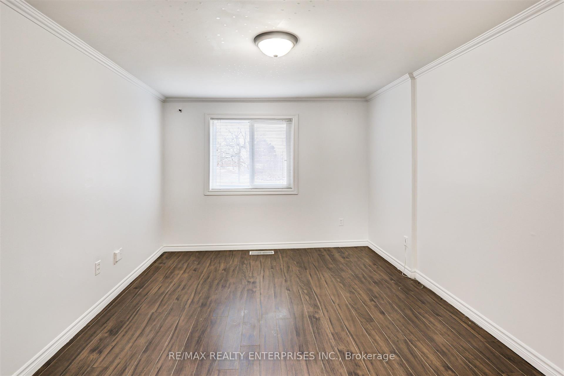 3 Bedrooms Condo at 2001 Bonnymede, Mississauga For sale