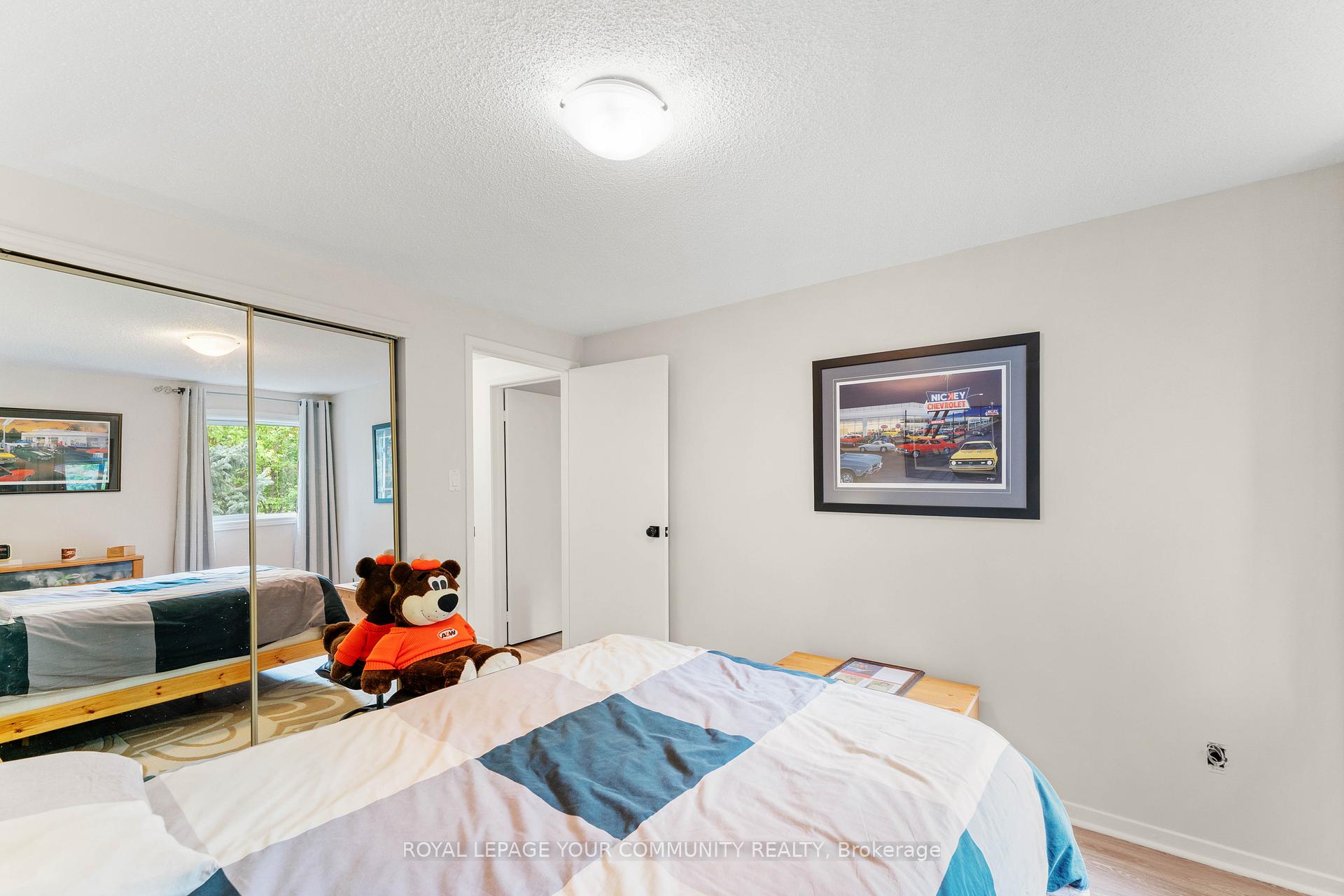 6 Bedrooms Condo at 2655 Gananoque, Mississauga For sale