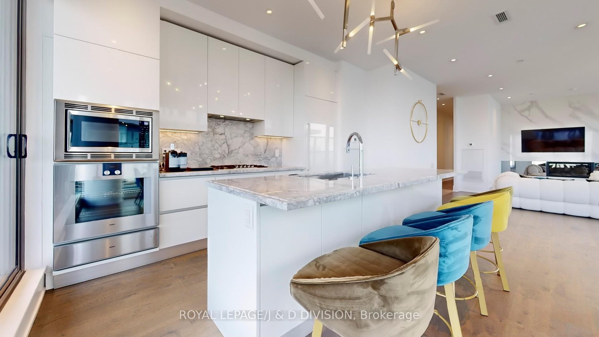 2 Bedrooms Condo at 50 Charles,  Toronto For sale