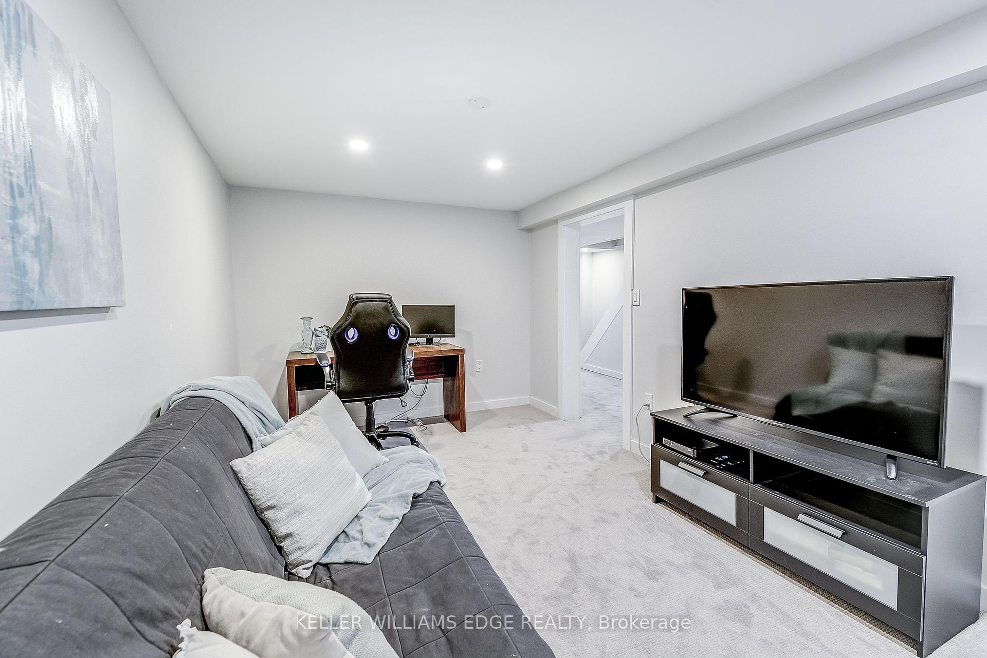 3 Bedrooms Condo at 1350 Limeridge, Hamilton For sale