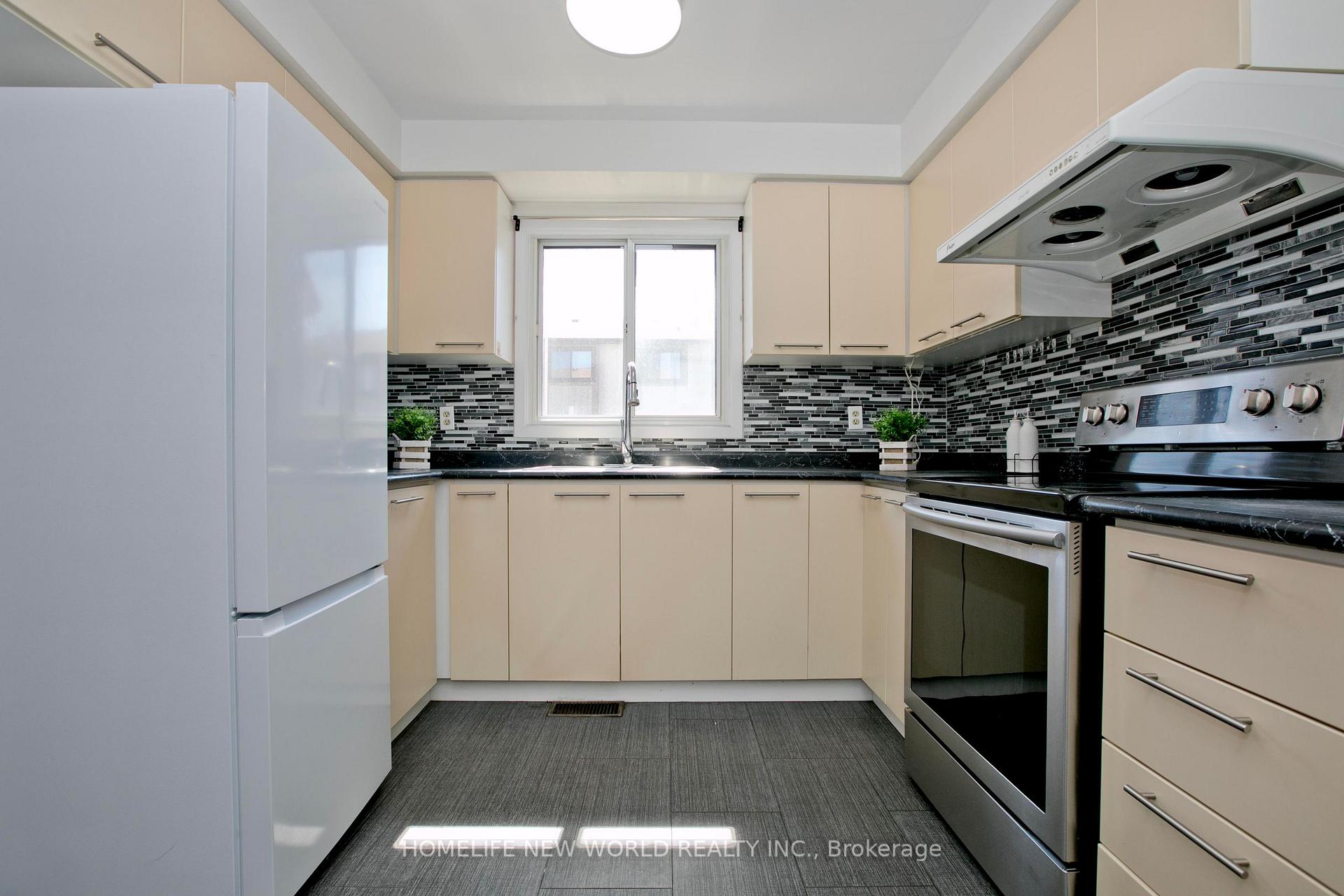 4 Bedrooms Condo at 24 Fundy Bay,  Toronto For sale