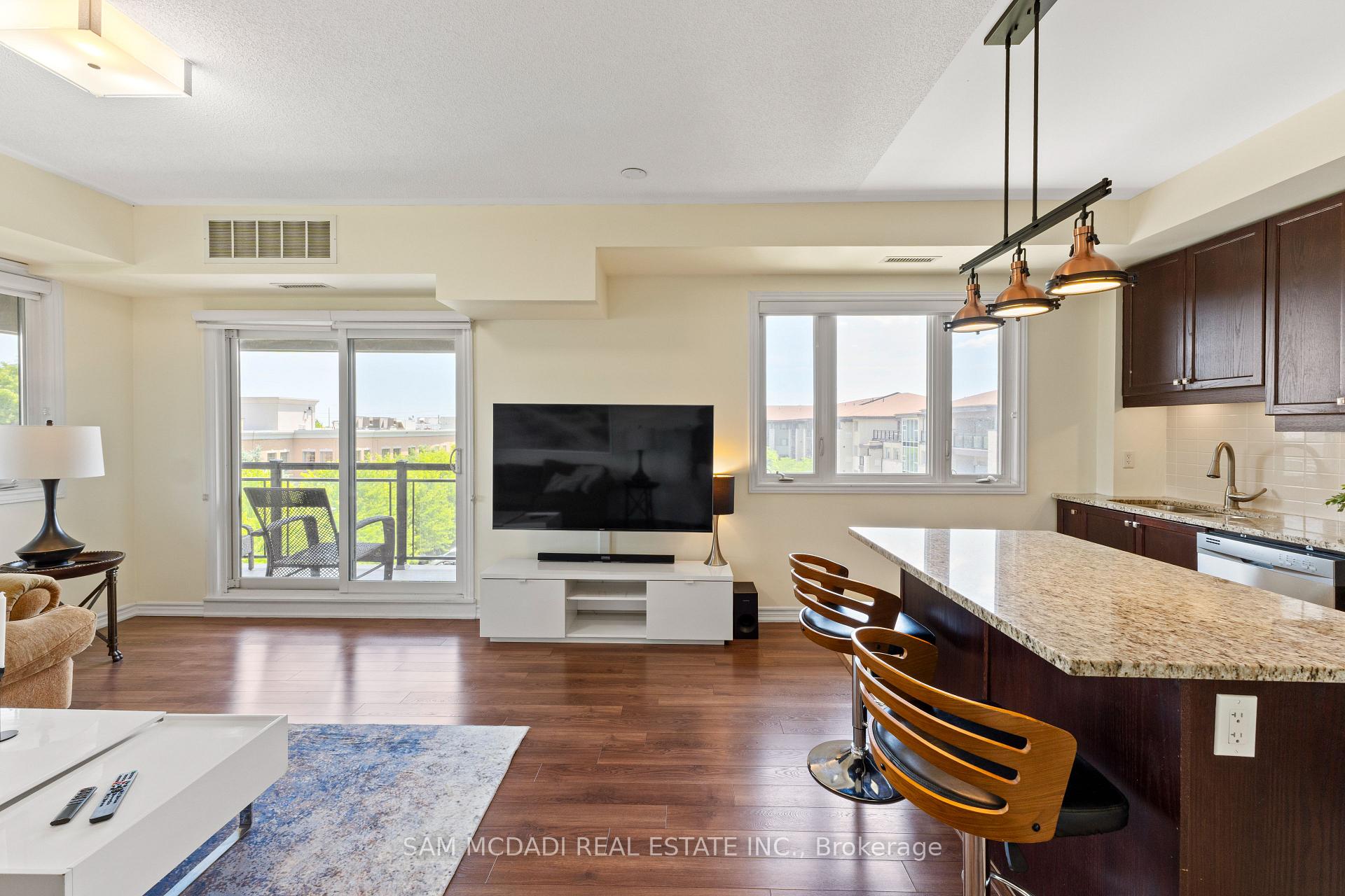 2 Bedrooms Condo at 570 Lolita, Mississauga For sale
