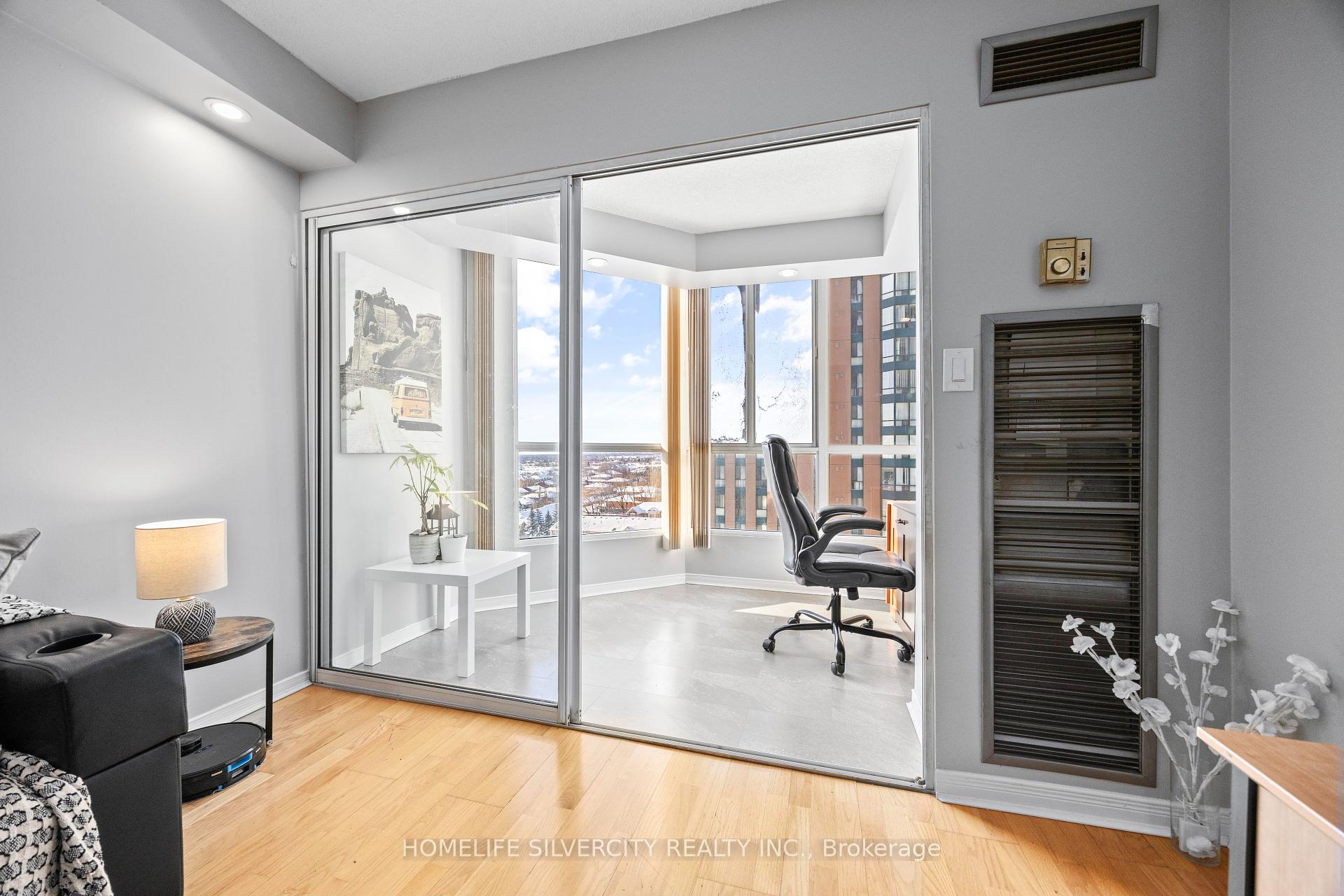 3 Bedrooms Condo at 145 Hillcrest, Mississauga For sale