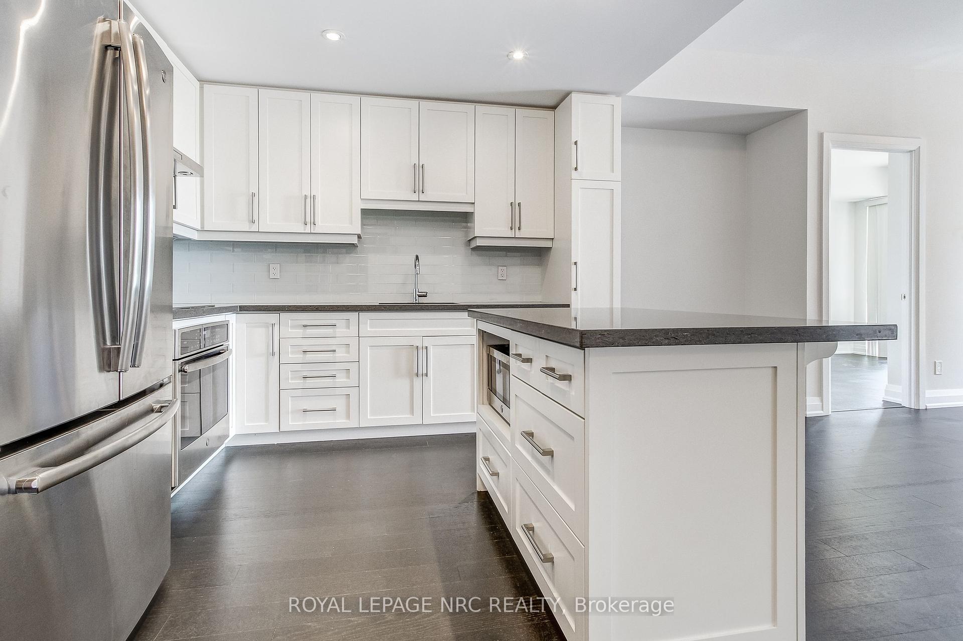 2 Bedrooms Condo at 2025 Maria, Burlington For sale