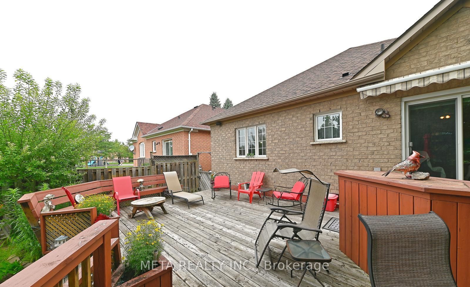 138 Van scott Drive N, #UPPER