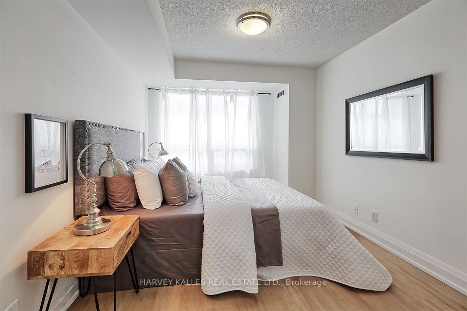 1070 Sheppard Avenue W 912