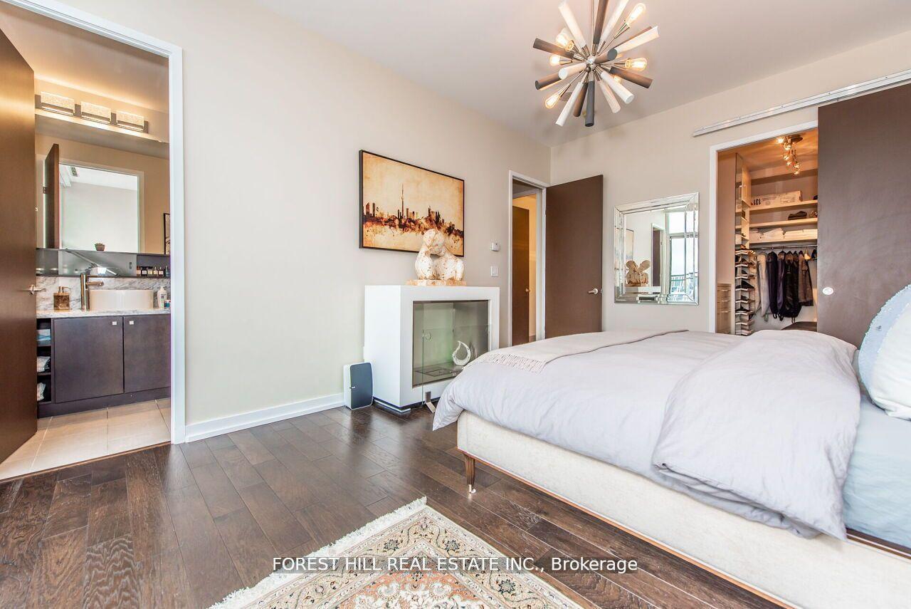 3 Bedrooms Condo at 15 Fort York,  Toronto For sale