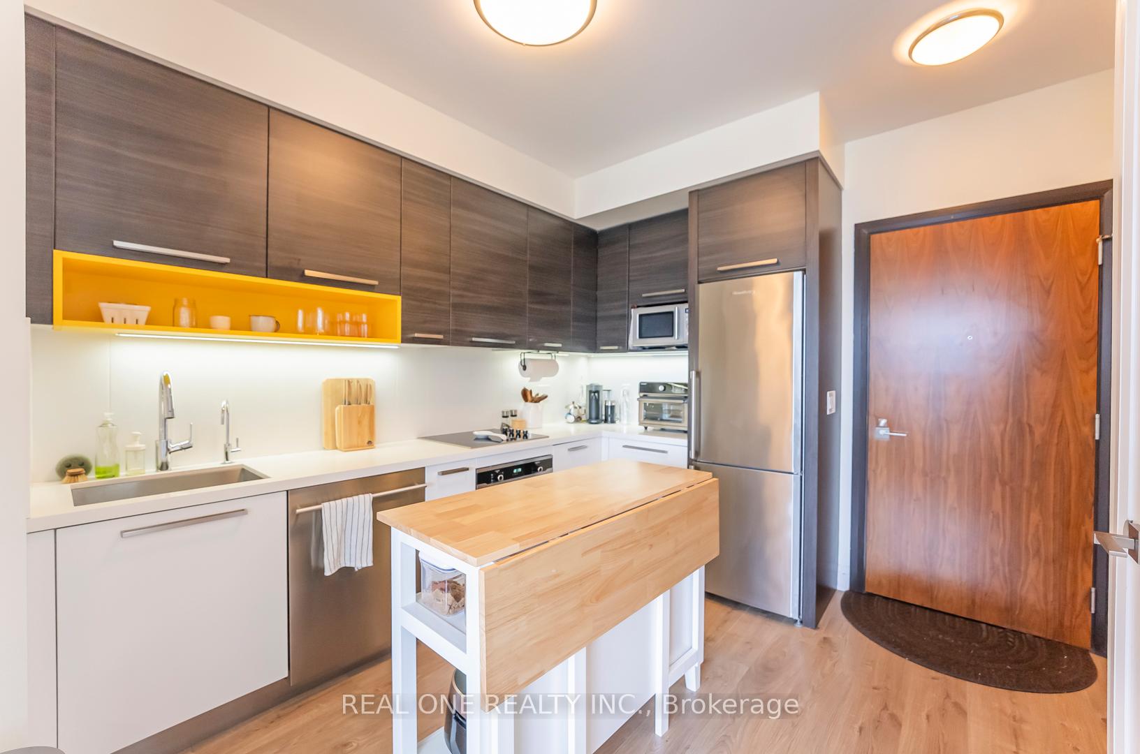 1 Bedroom Condo at 36 Park Lawn, Toronto For sale