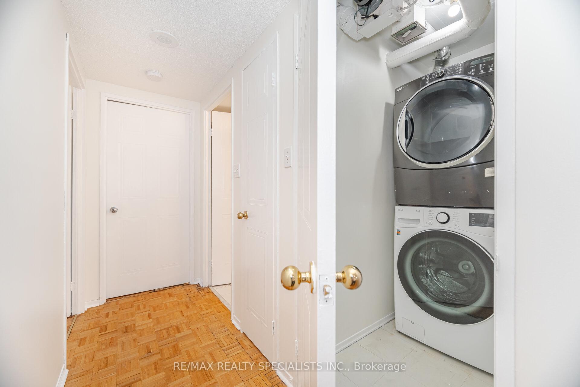 3 Bedrooms Co-op at 350 Webb, Mississauga For sale