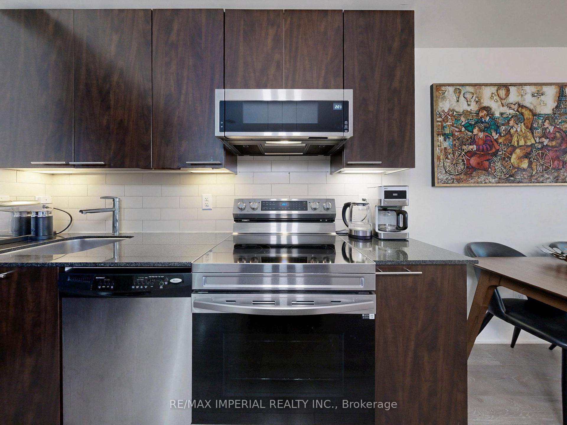 2 Bedrooms Condo at 25 Broadway, Toronto For sale