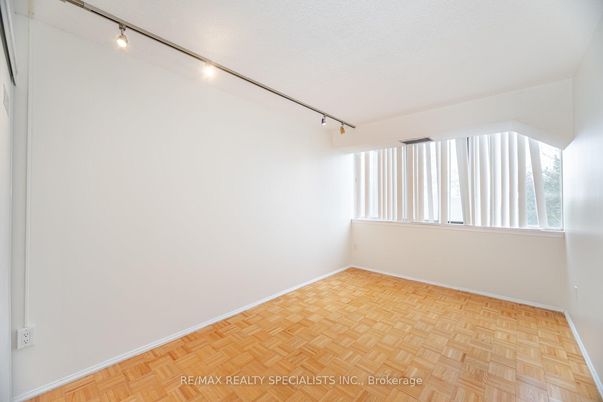 3 Bedrooms Co-op at 350 Webb, Mississauga For sale