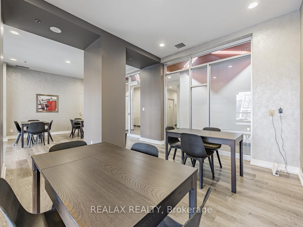 3 Bedrooms Condo at 70 Town Centre,  Toronto For sale