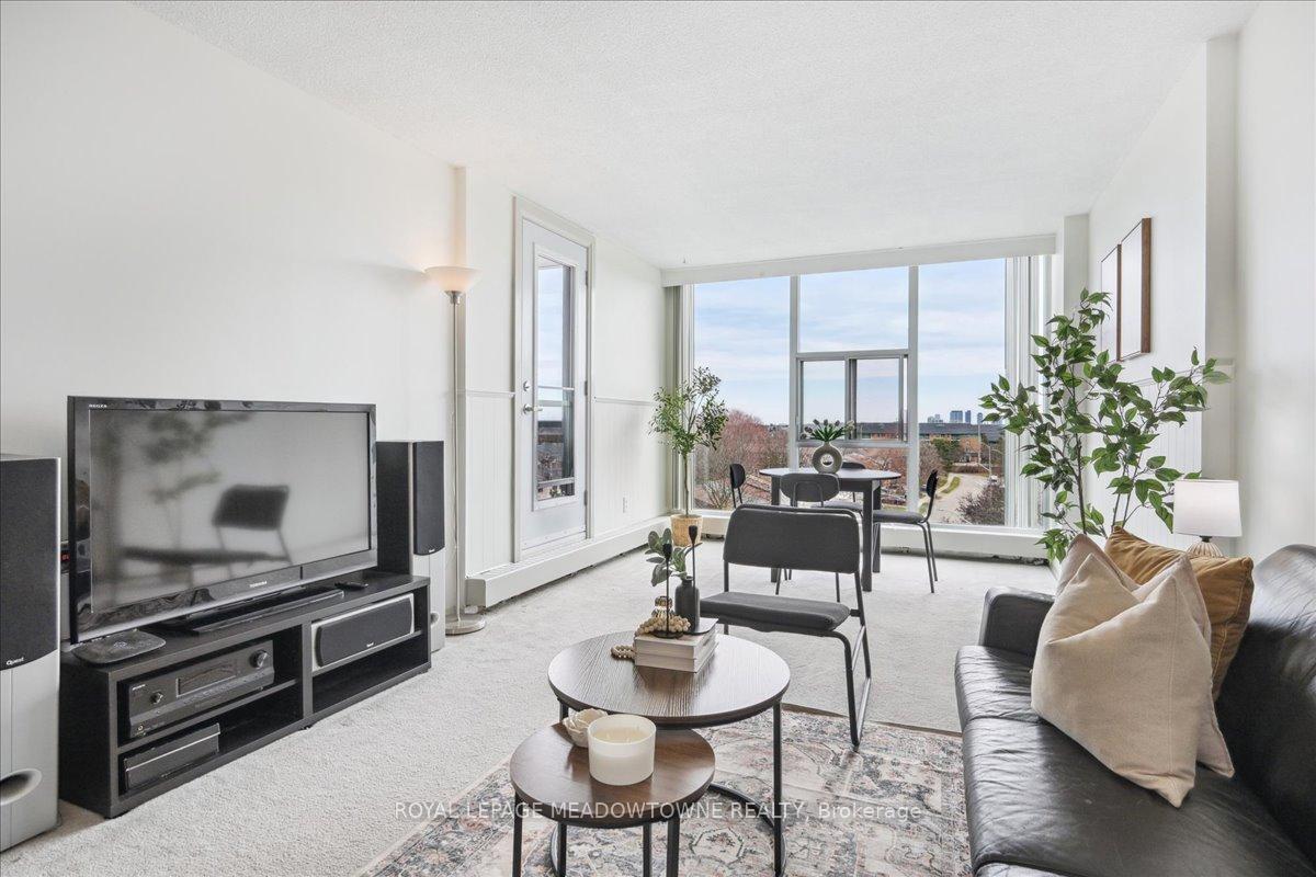 2 Bedrooms Condo at 2665 Windwood, Mississauga For sale