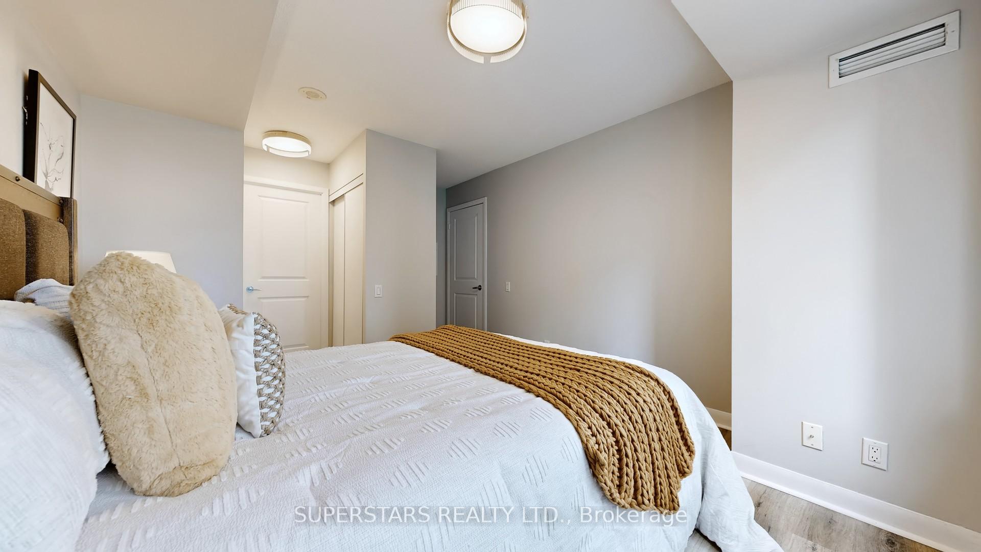 2 Bedrooms Condo at 25 Town Centre, Toronto For sale