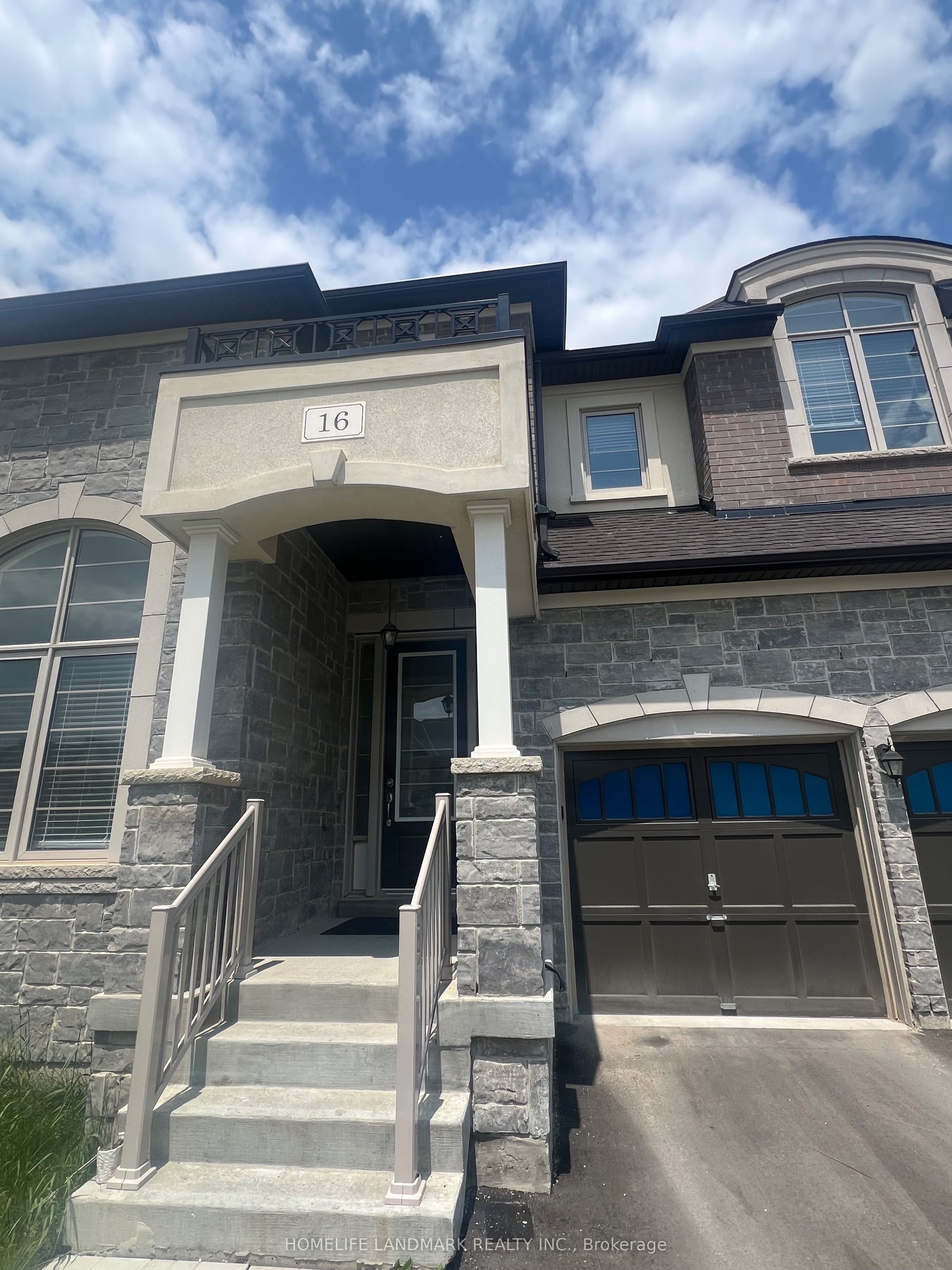 16 Kenneth Ross Crescent