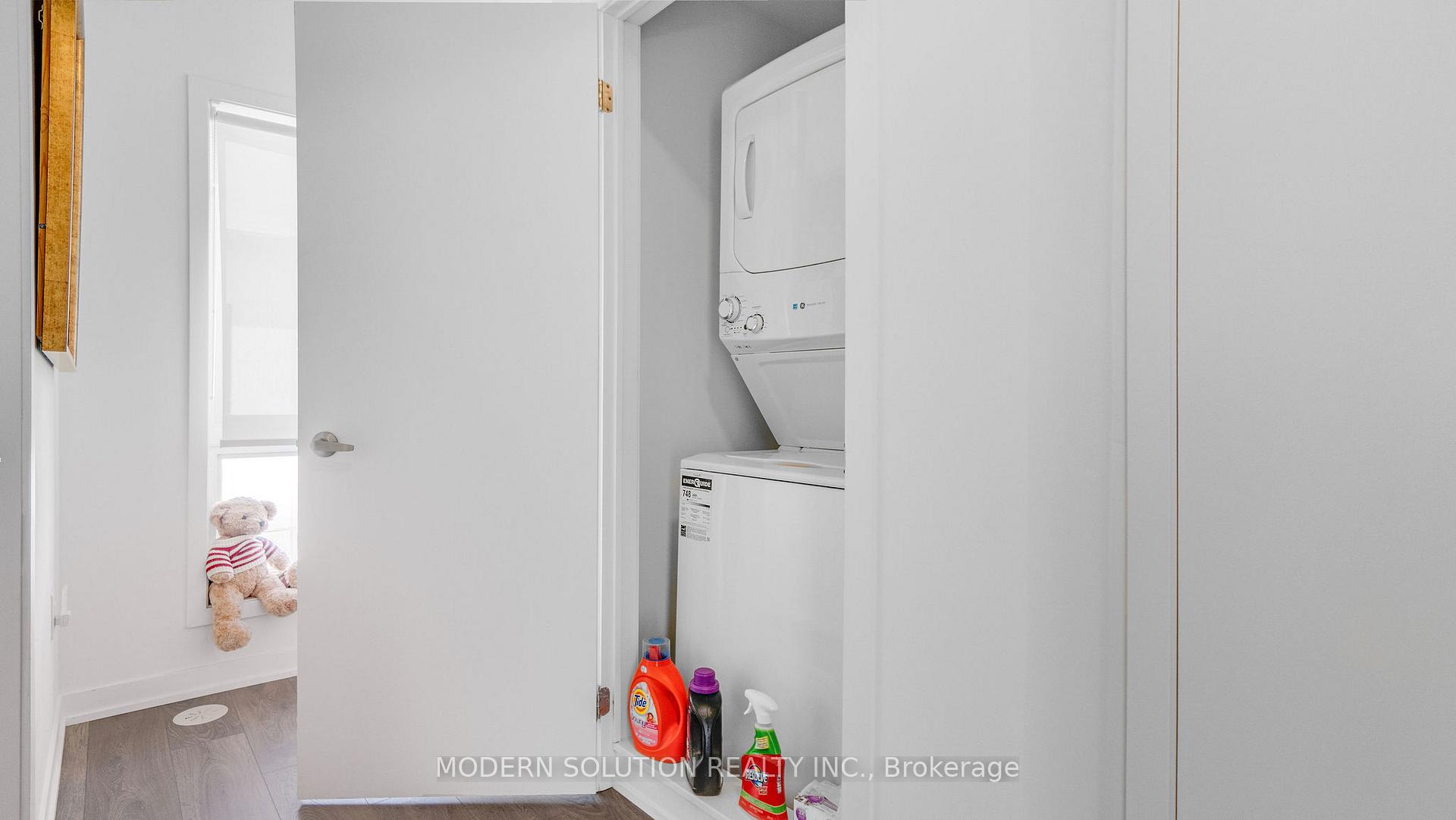 2 Bedrooms Condo at 155 Canon Jackson, Toronto For sale
