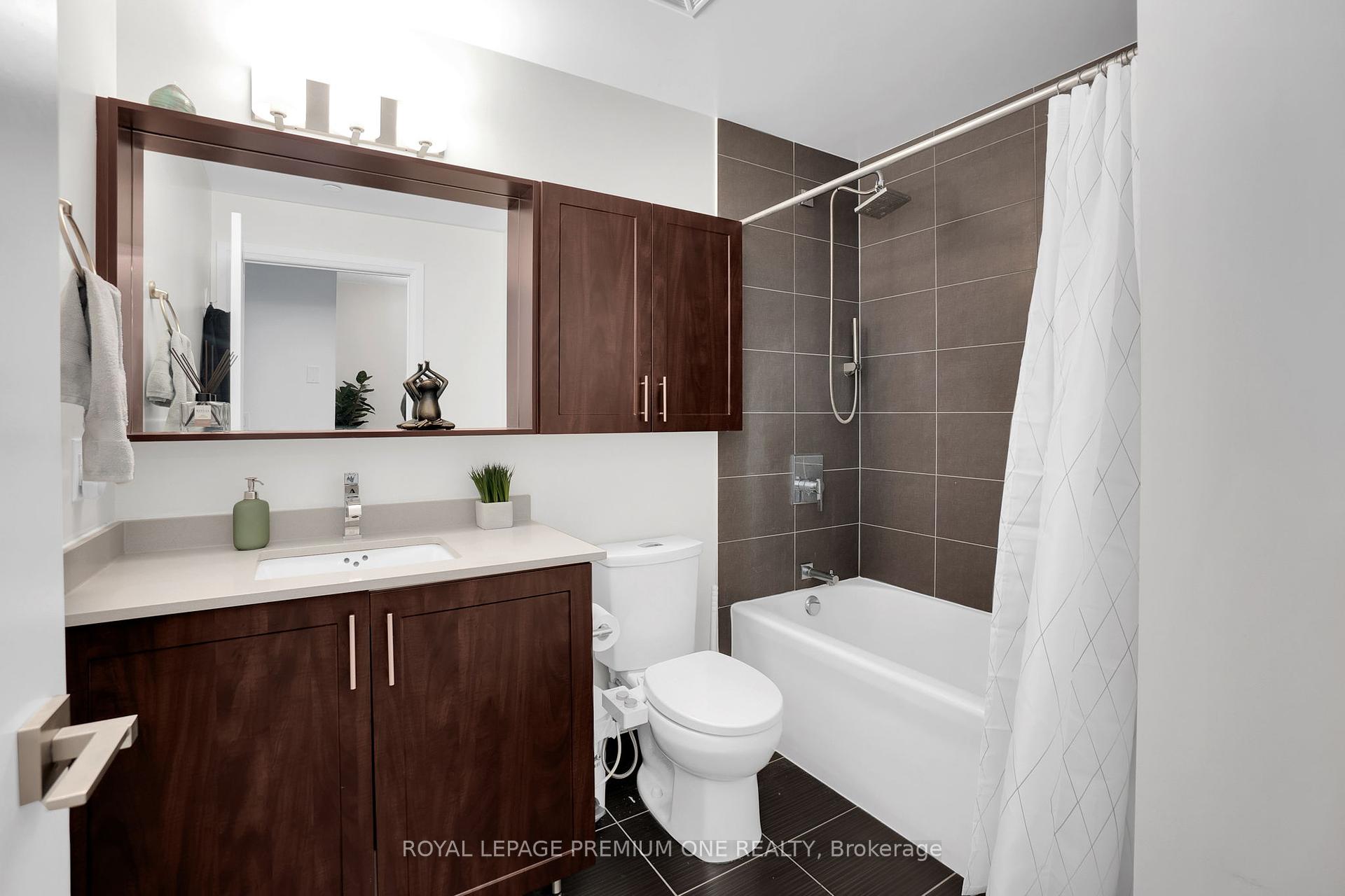2 Bedrooms Condo at 3600 Highway 7, Vaughan For sale
