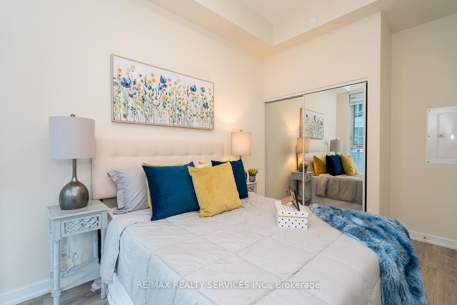 2 Bedrooms Condo at 20 Tubman, Toronto For sale