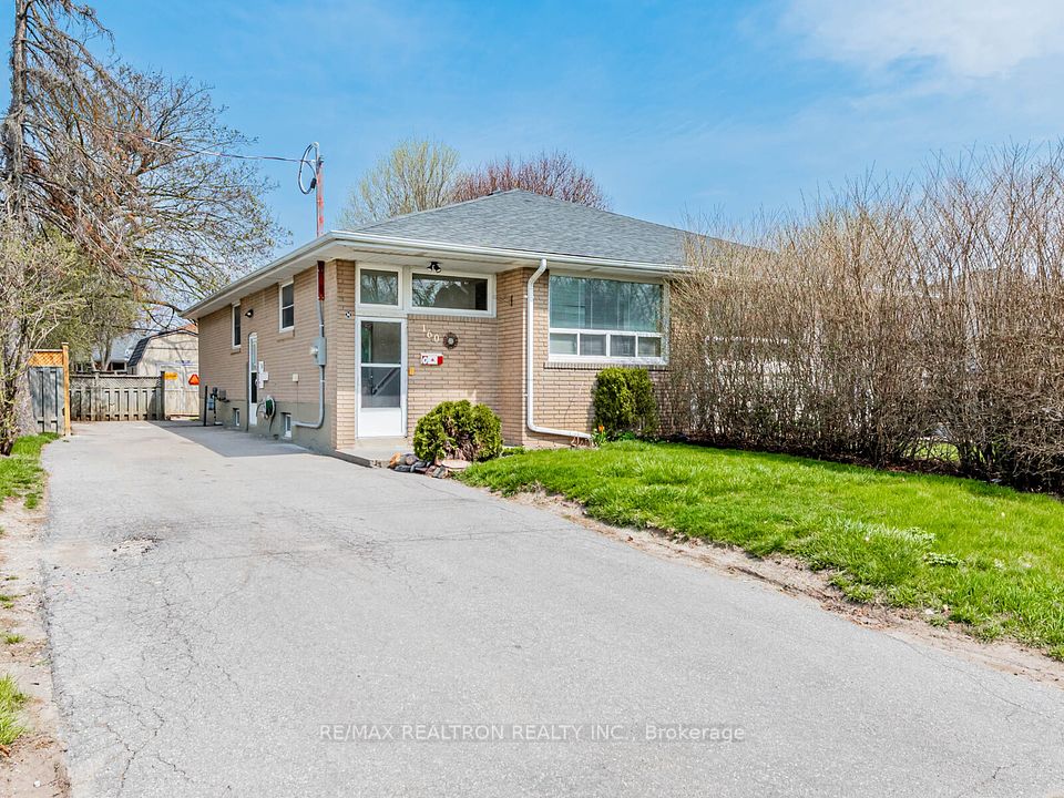 160 Longford Drive, Newmarket, ON L3Y 2Y8