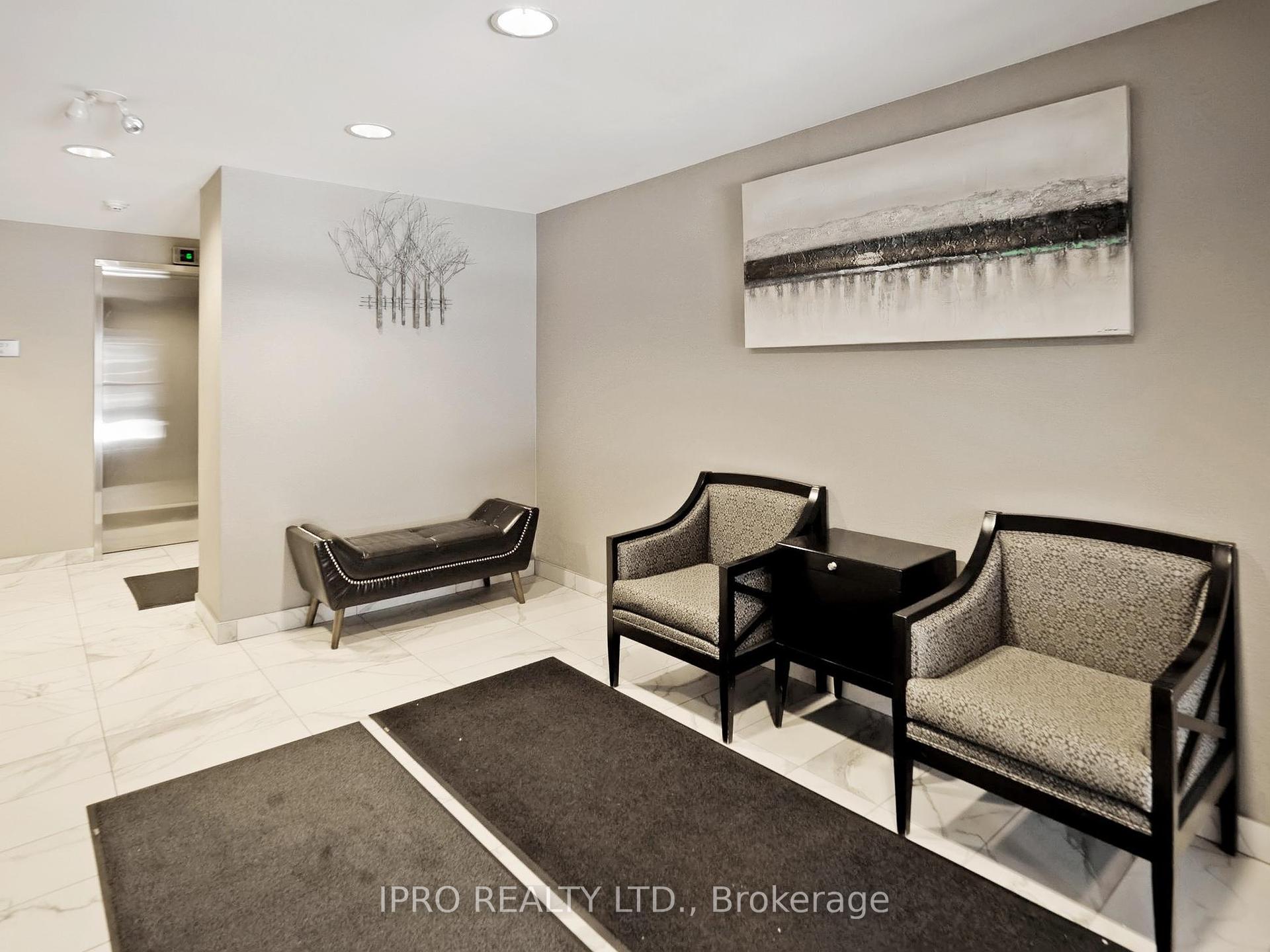 2 Bedrooms Condo at 32 Tannery, Mississauga For sale