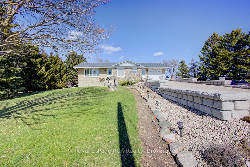 8715 Wellington Rd 7 Road, Mapleton, ON N0G 2P0