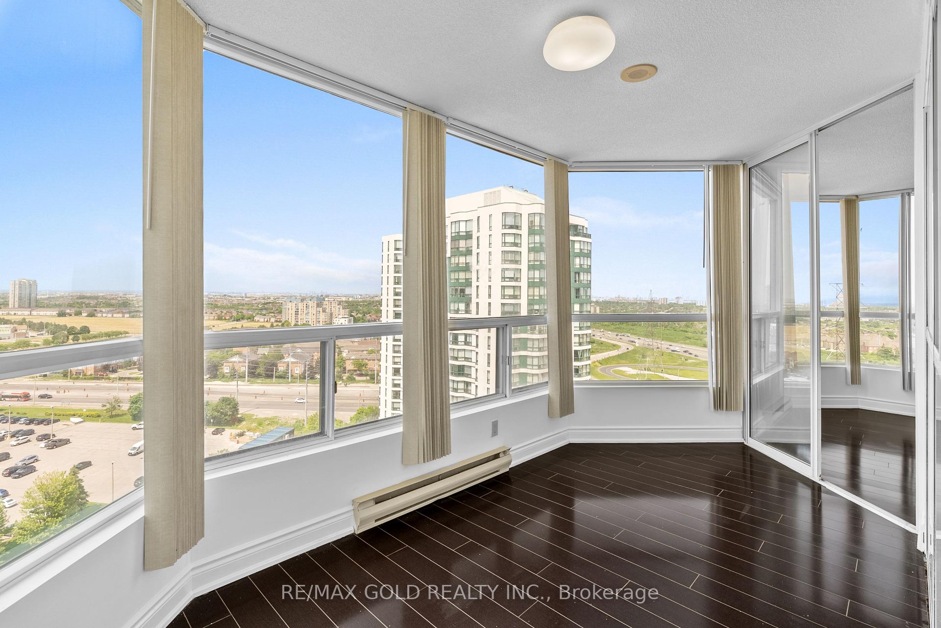 3 Bedrooms Condo at 4460 Tucana, Mississauga For sale