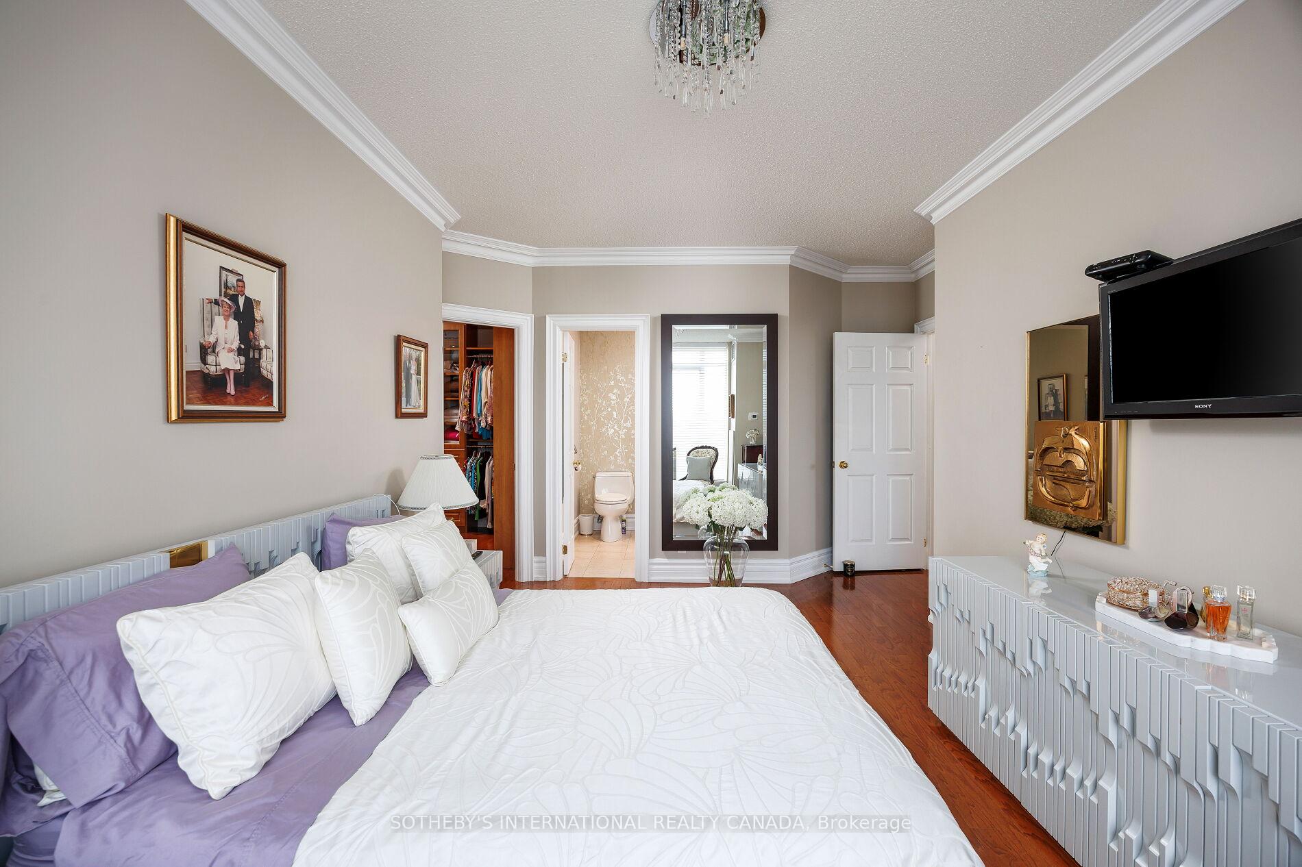 2 Bedrooms Condo at 935 Royal York, Toronto For sale