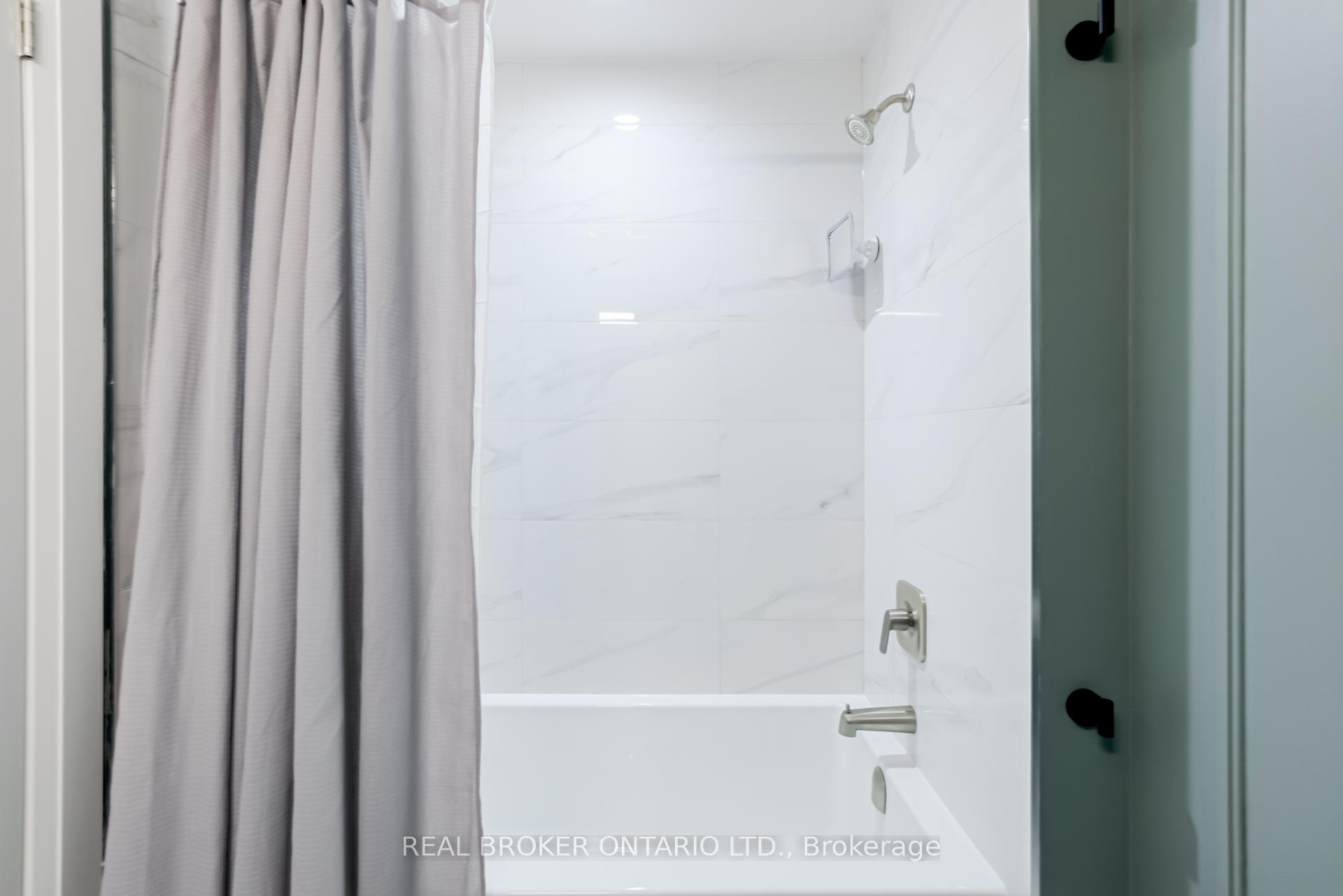 2 Bedrooms Condo at 500 Brock,  Burlington For sale