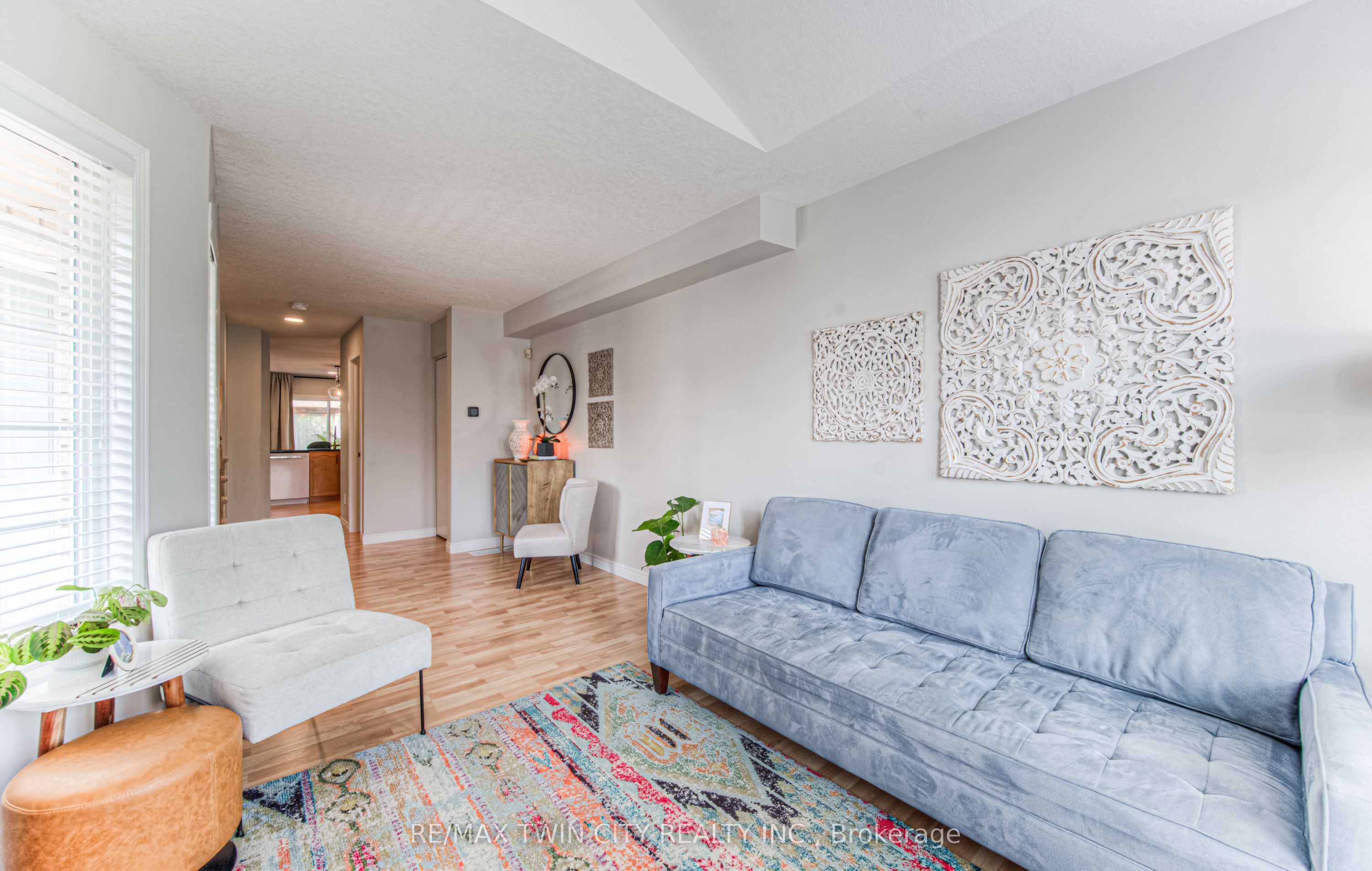 381 University Downs Crescent