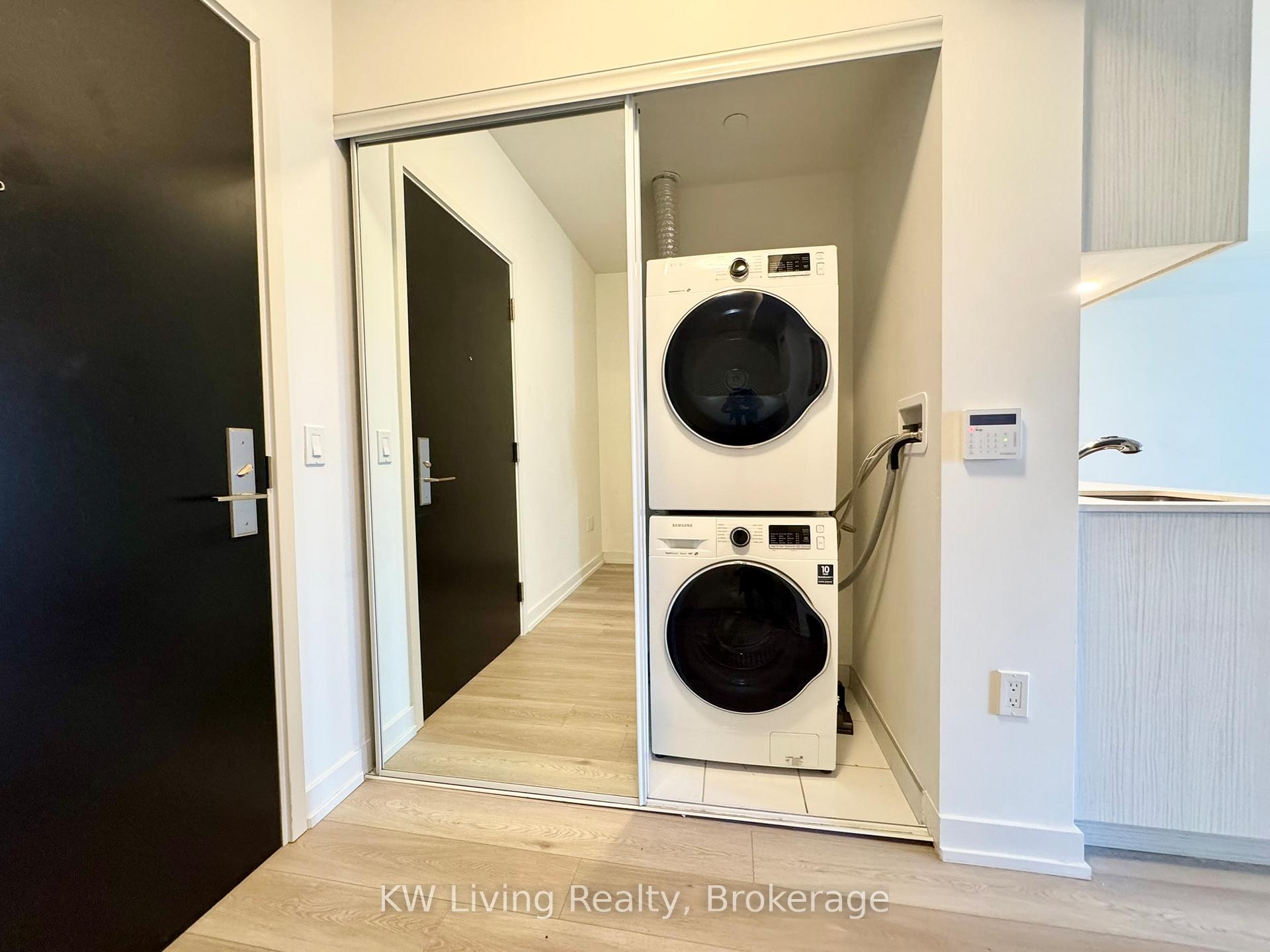 2 Bedrooms Condo at 158 Front,  Toronto For sale