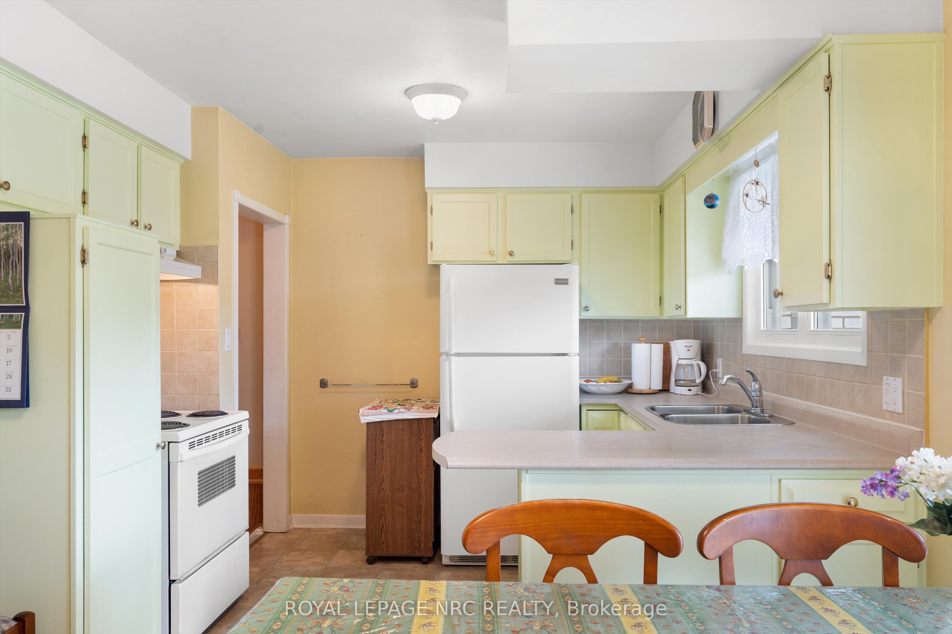 96 Lakeshore Road